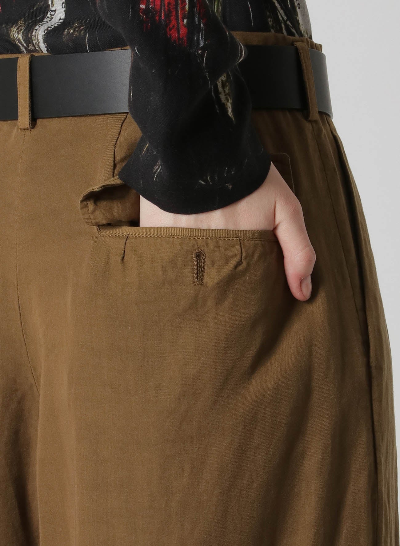 GARMENT-DYED CELLULOSE TWILL DOUBLE PLEATED CUFFED HEM PANTS