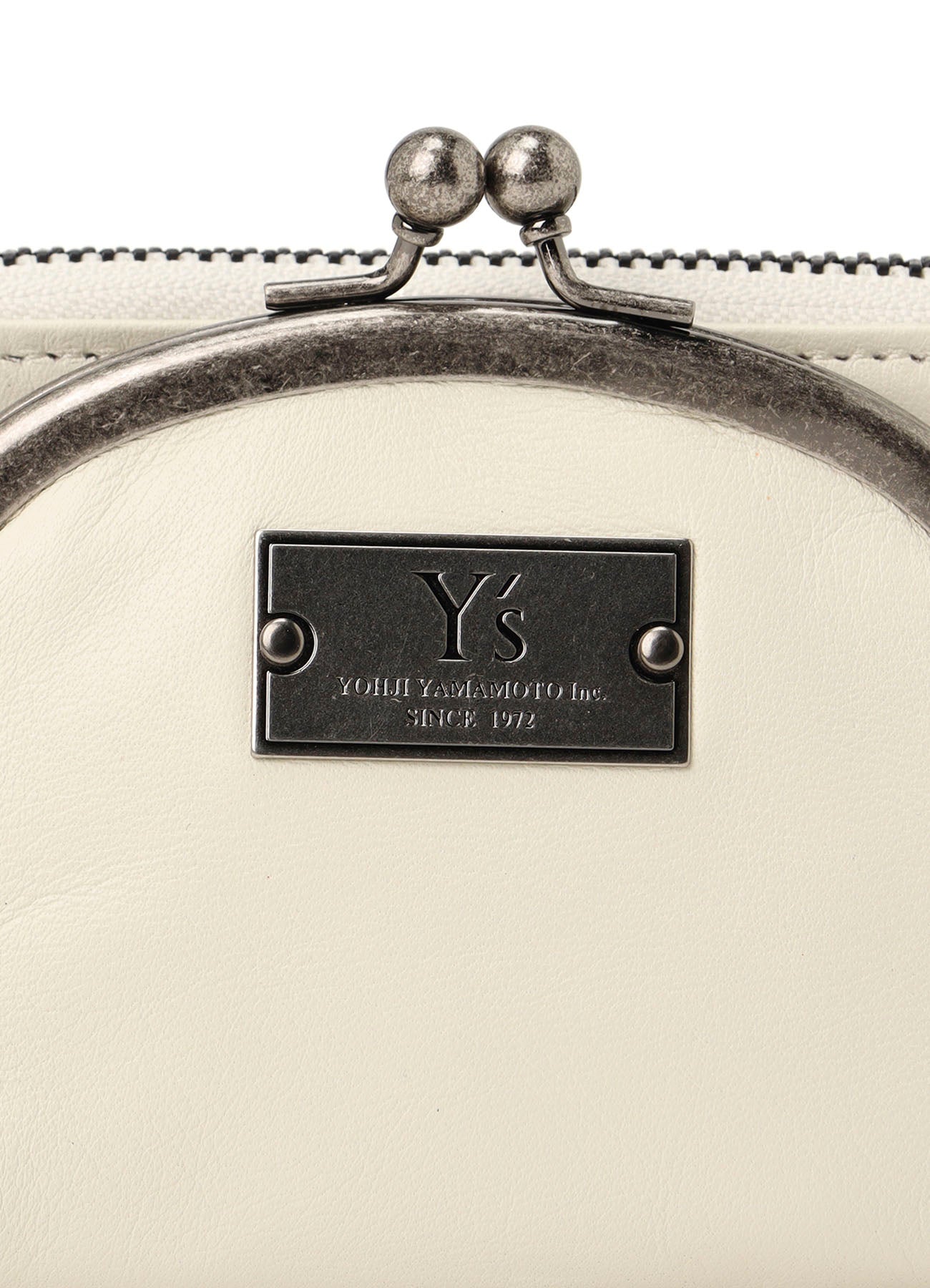 SEMI-GLOSSY LEATHER WALLET W/ METAL CLASP