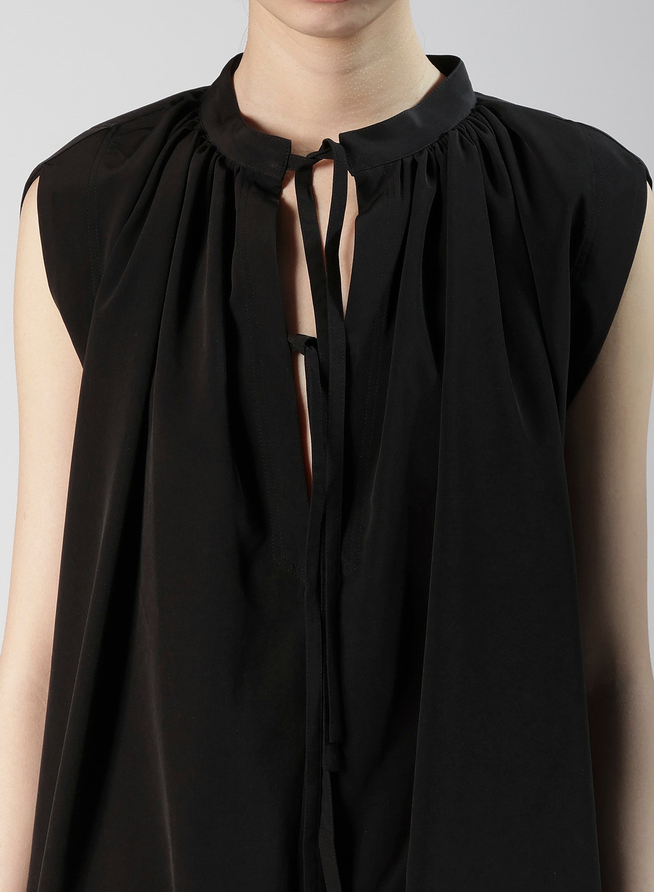 TA/PE SUPER VIYON TUSSER SLEEVELES BLOUSE