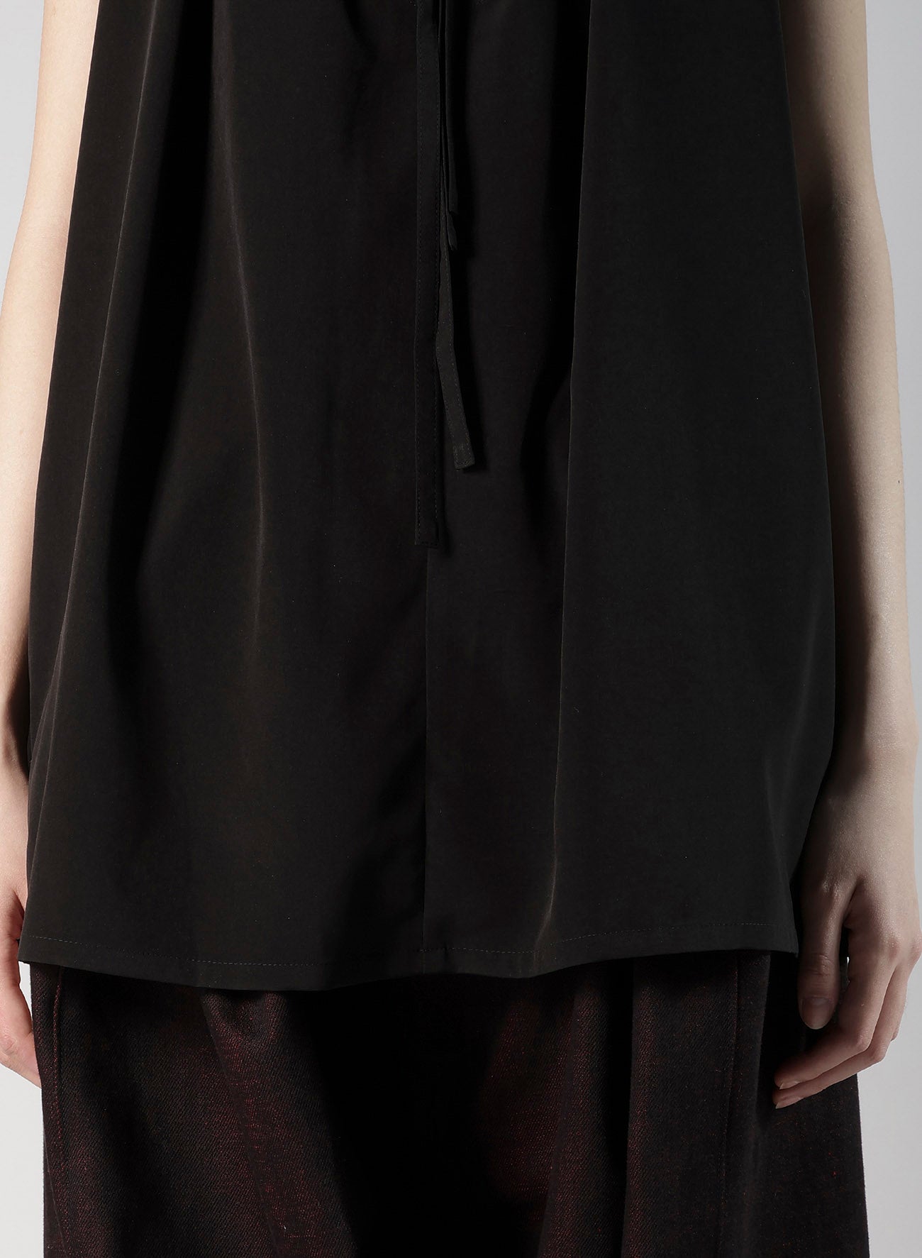 TA/PE SUPER VIYON TUSSER SLEEVELES BLOUSE