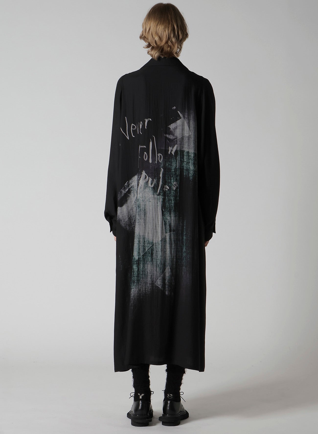 MESSAGE-PRINT DUNGAREE TWILL OPEN COLLAR SHIRT DRESS