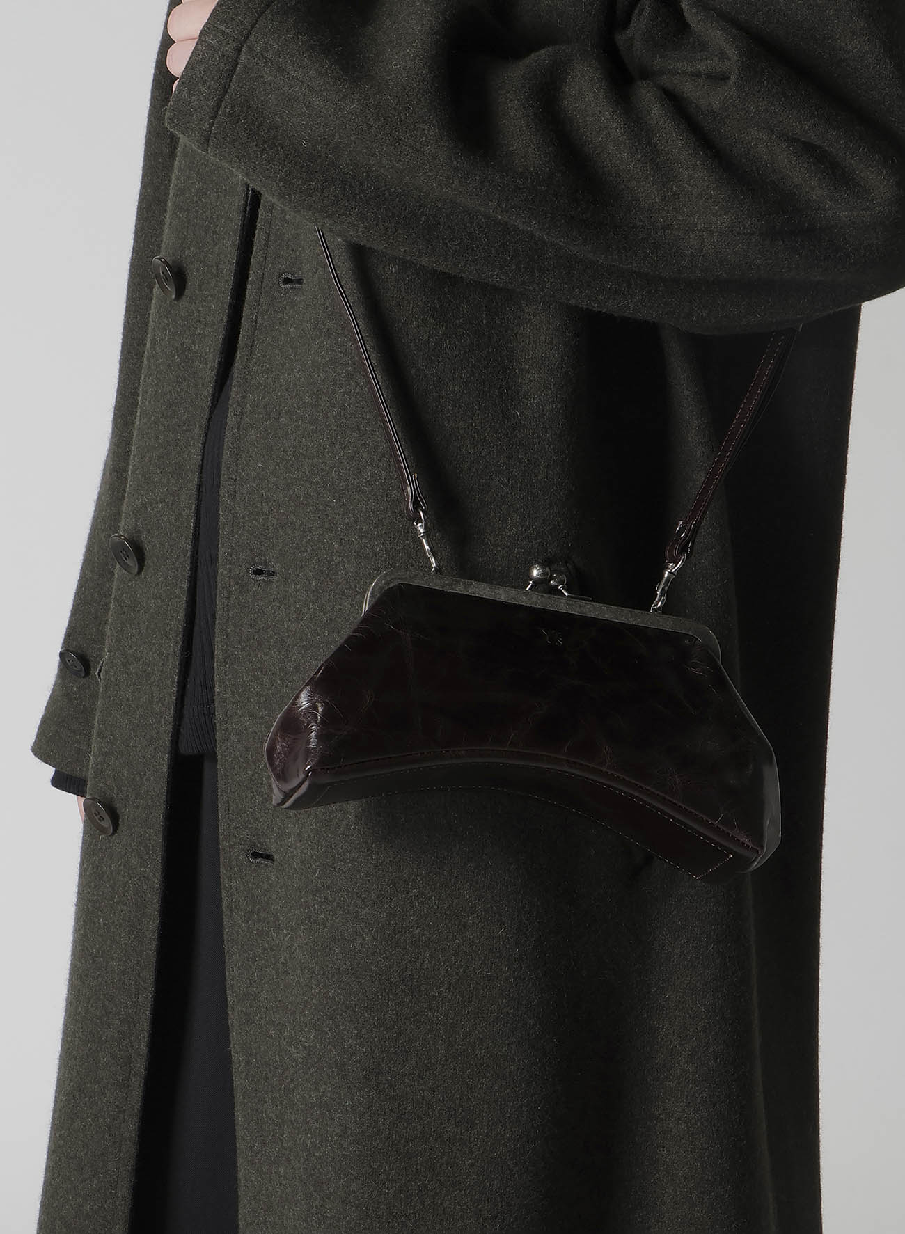 GLOSSY LEATHER CURVY BAG S