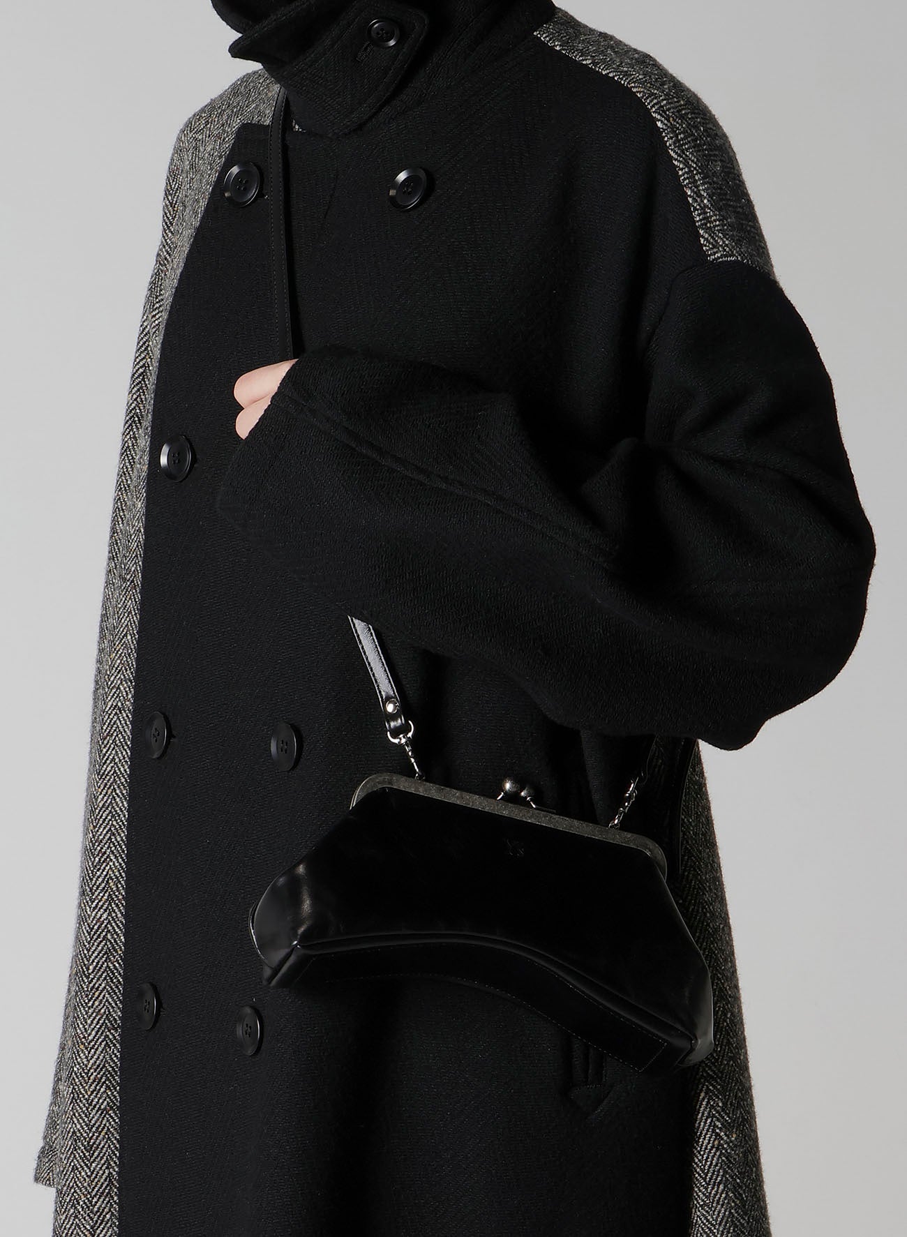 GLOSSY LEATHER CURVY BAG S