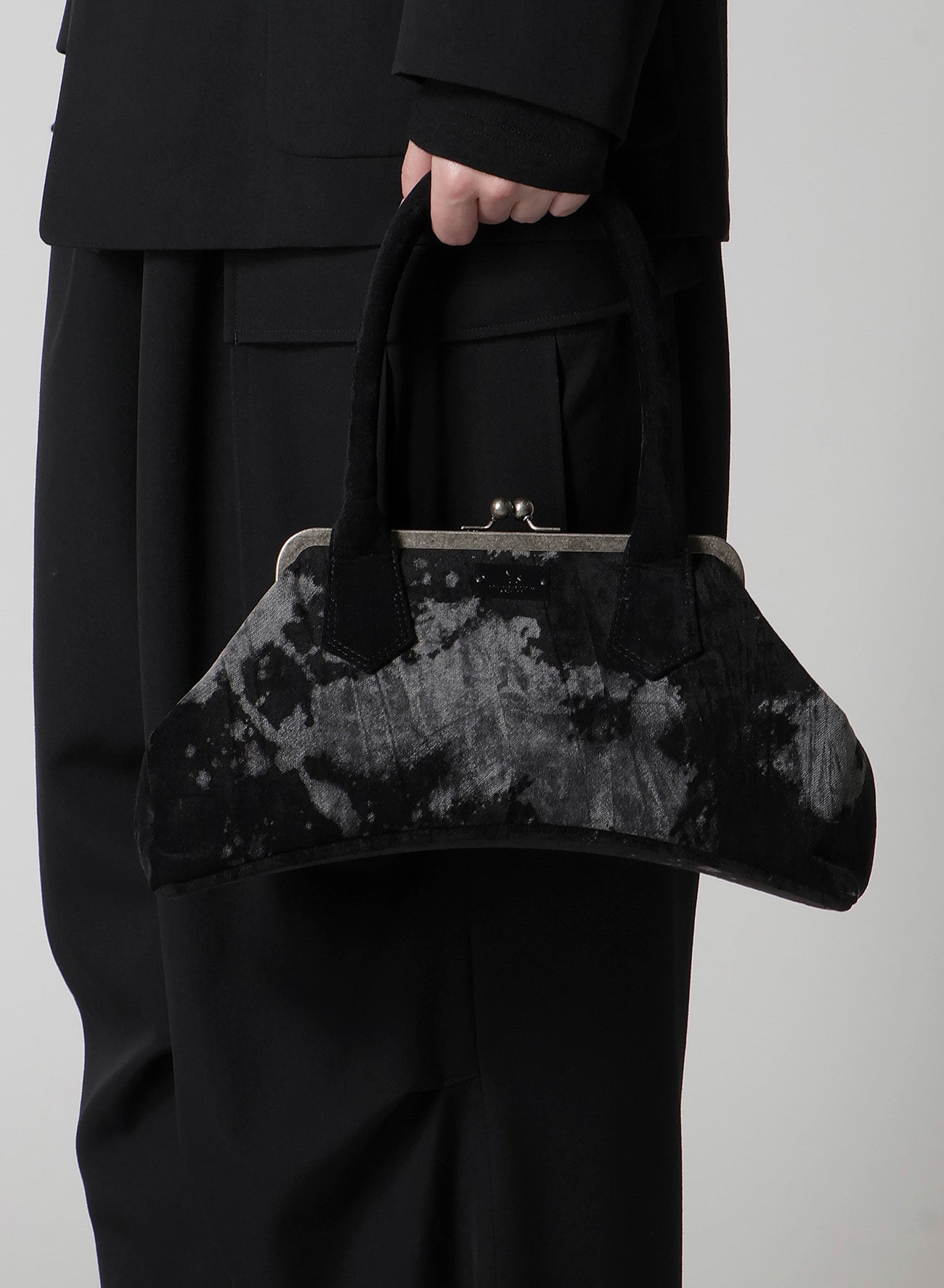 DISCHARGE-PRINTED VELVET CURVY BAG L