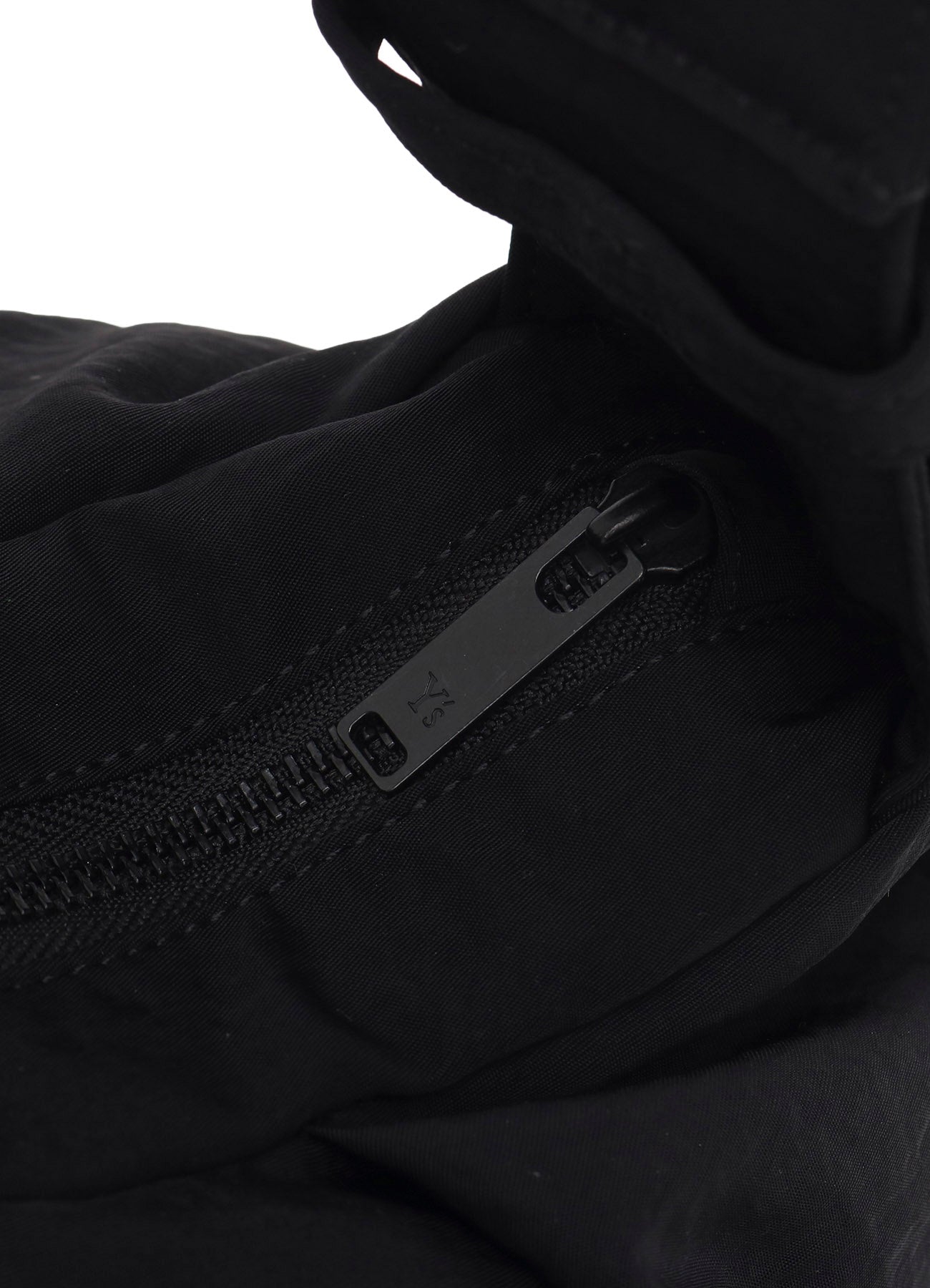NYLON WASHER TWILL GYOZA-STYLE BAG
