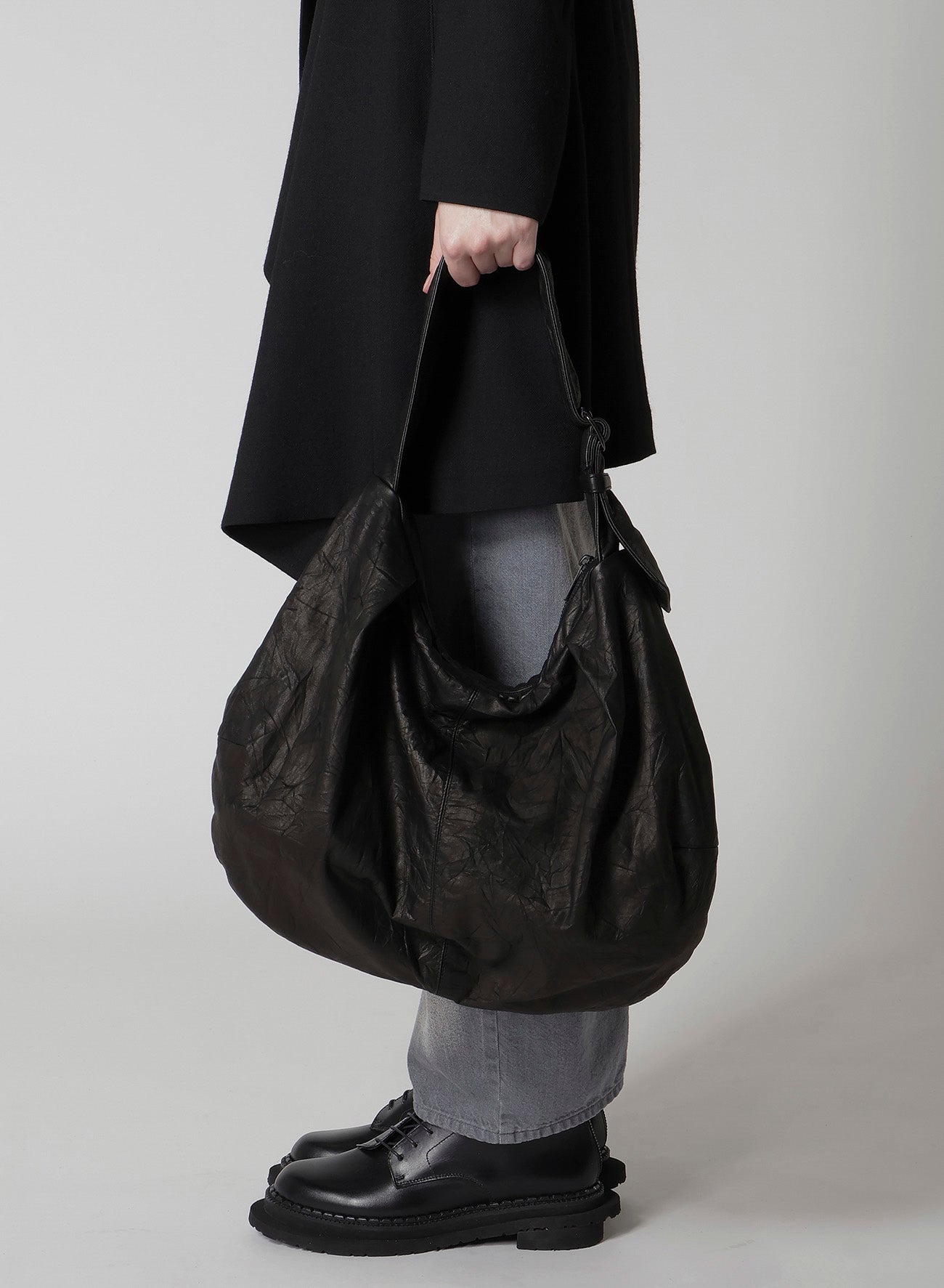 SOFT LEATHER GYOZA-STYLE BAG