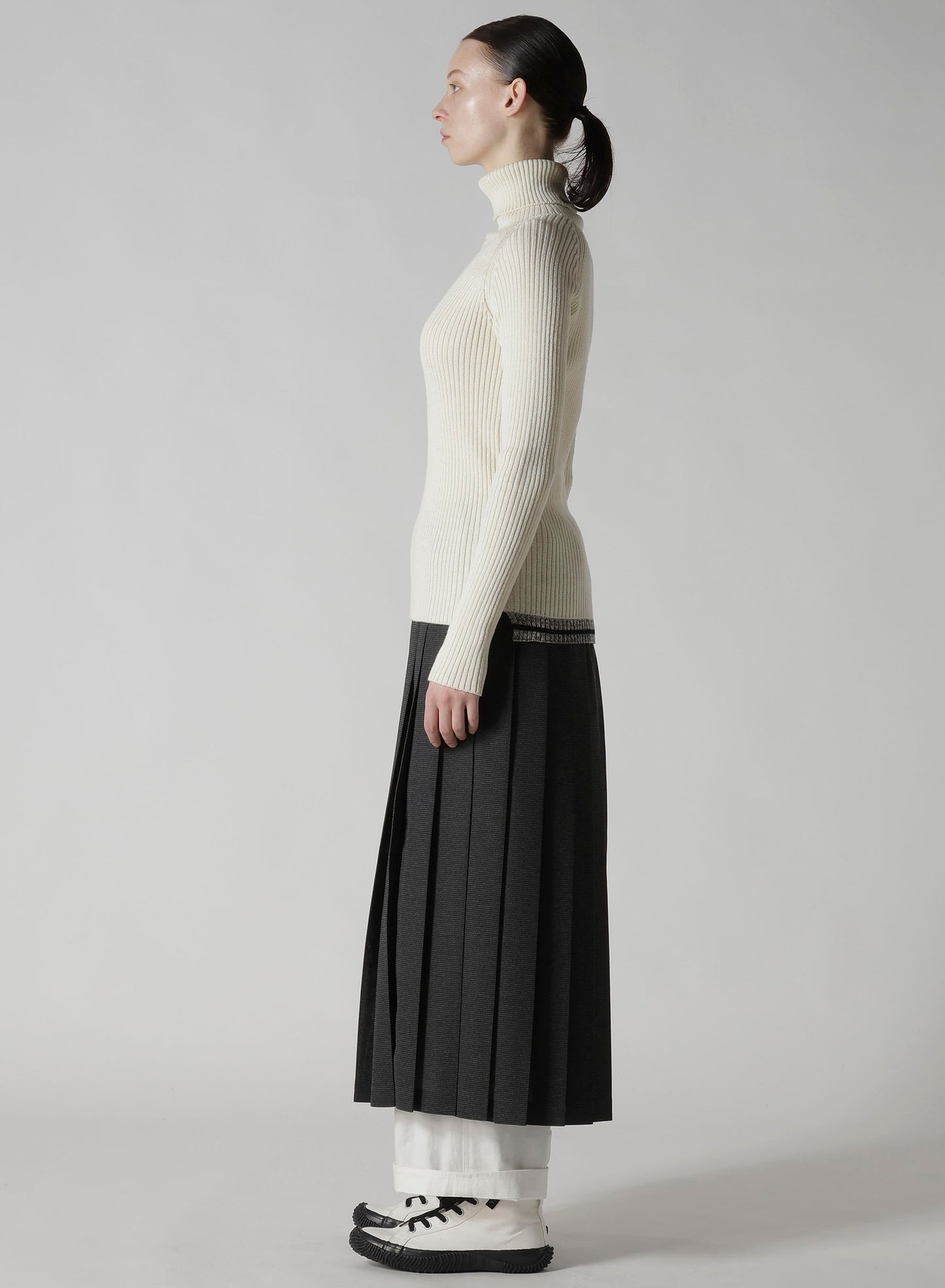 RIBBED HIGH NECK PULLOVER