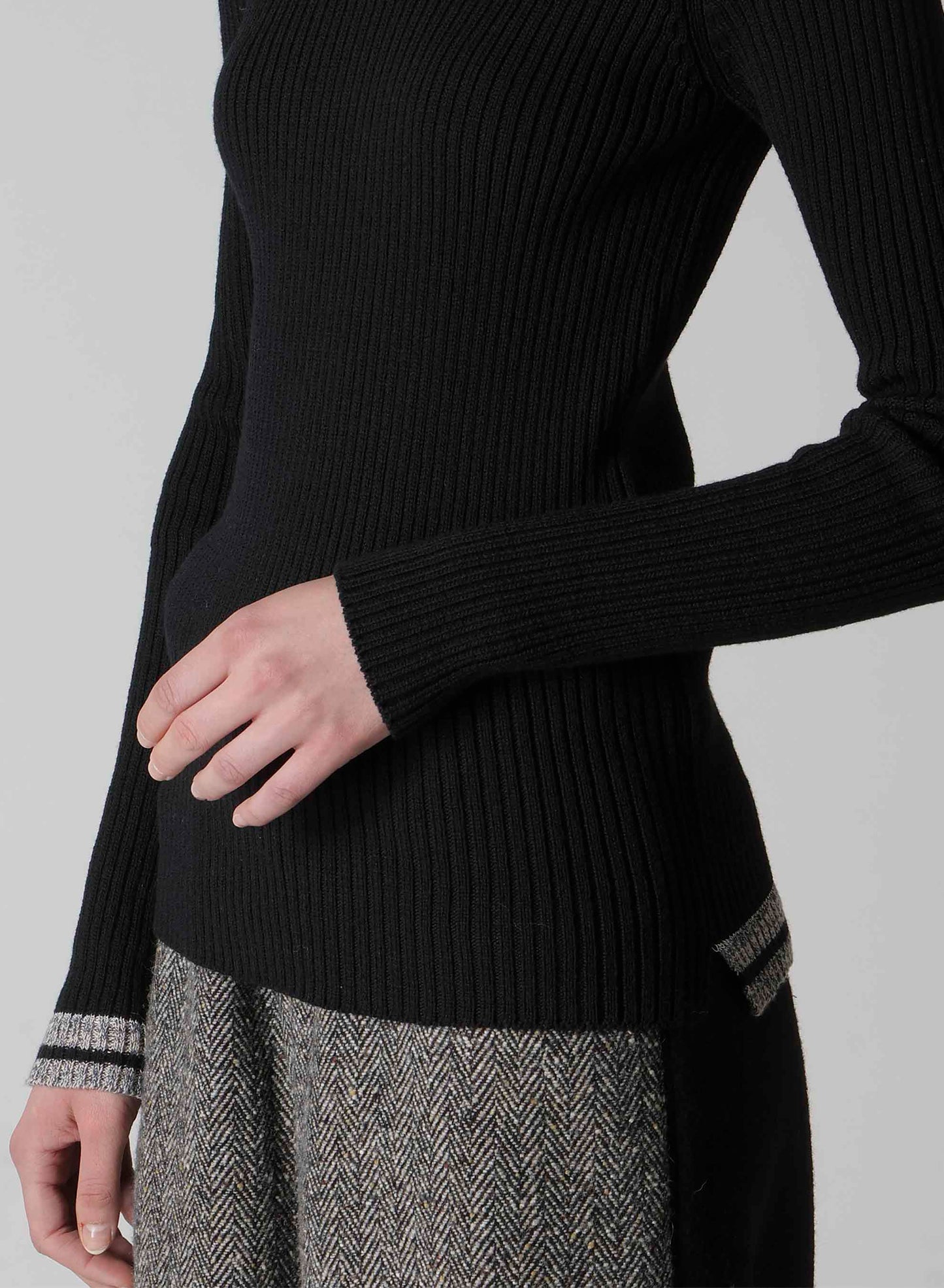 RIBBED HIGH NECK PULLOVER