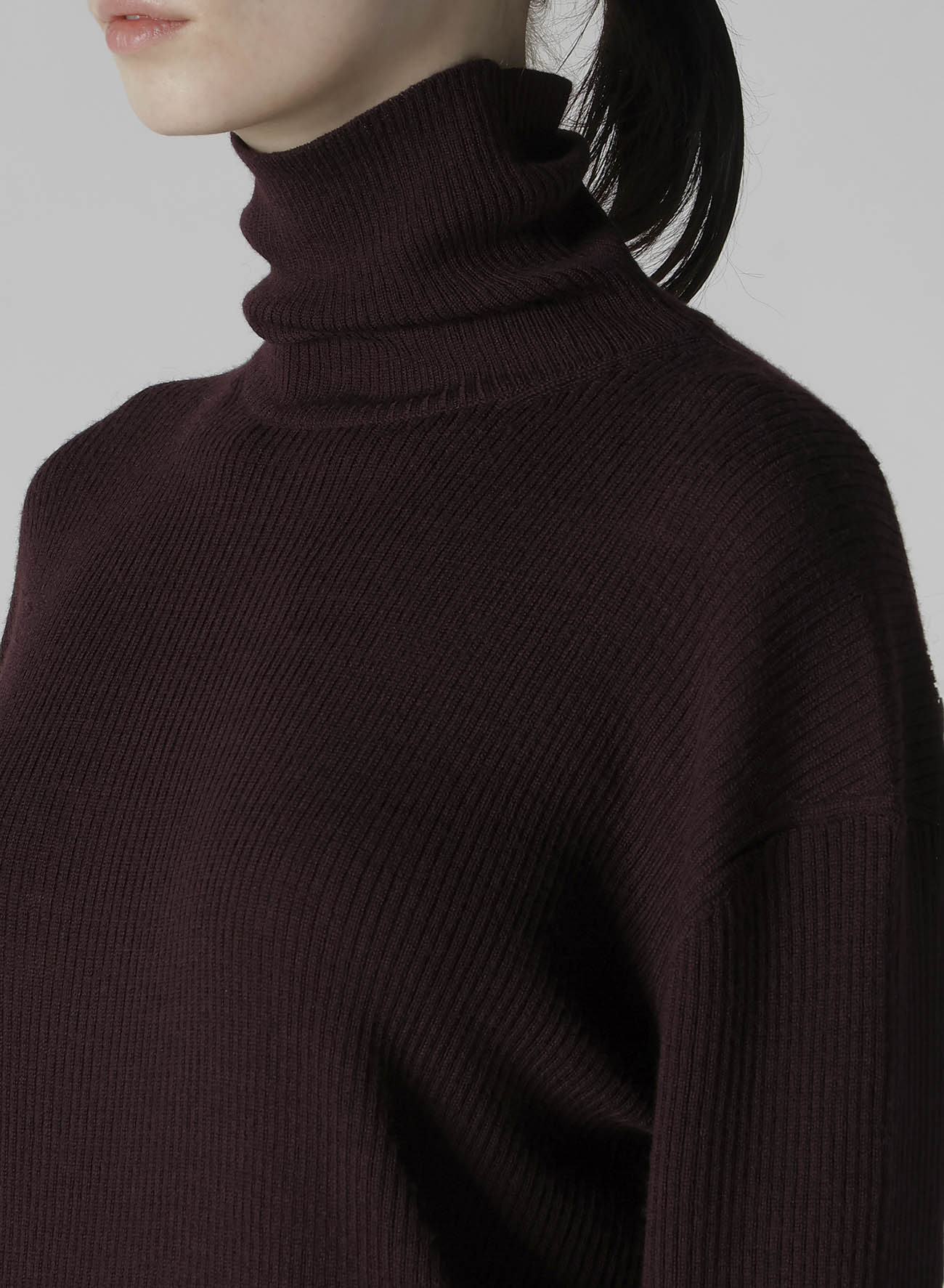RIB OVERSIZED HIGH NECK KNIT