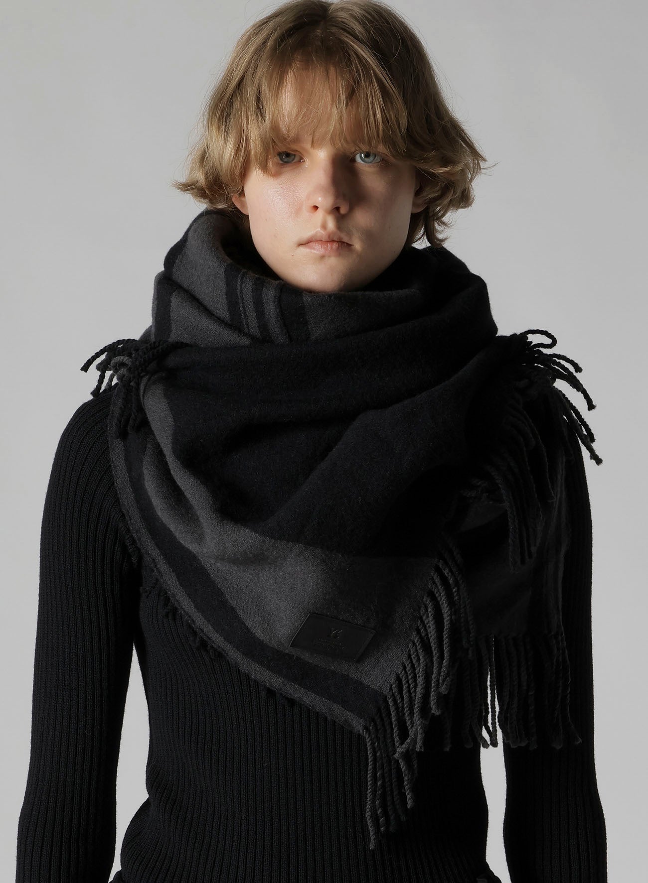 WOOL FRINGE SCARF