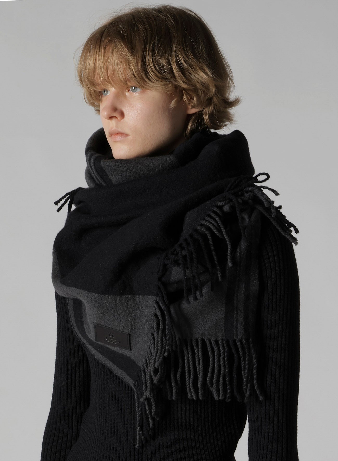 WOOL FRINGE SCARF