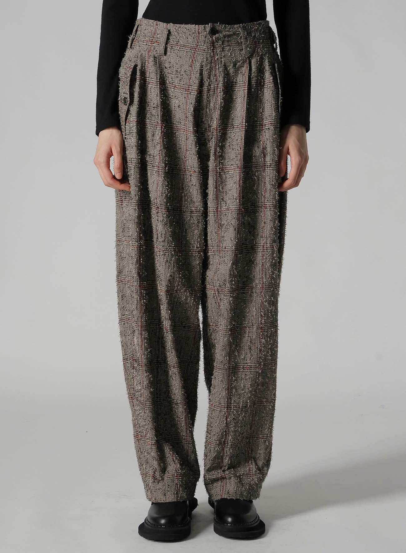 NEEDLE-PUNCHED DOUBLE TUCK WIDE PANTS