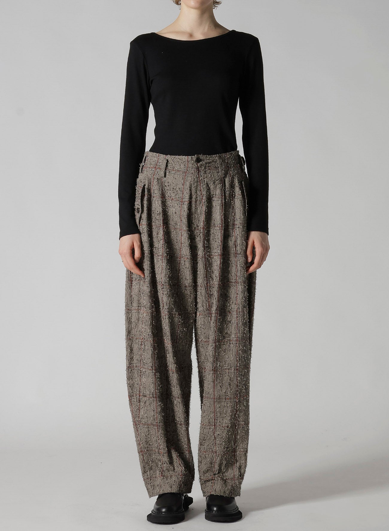 NEEDLE-PUNCHED DOUBLE TUCK WIDE PANTS