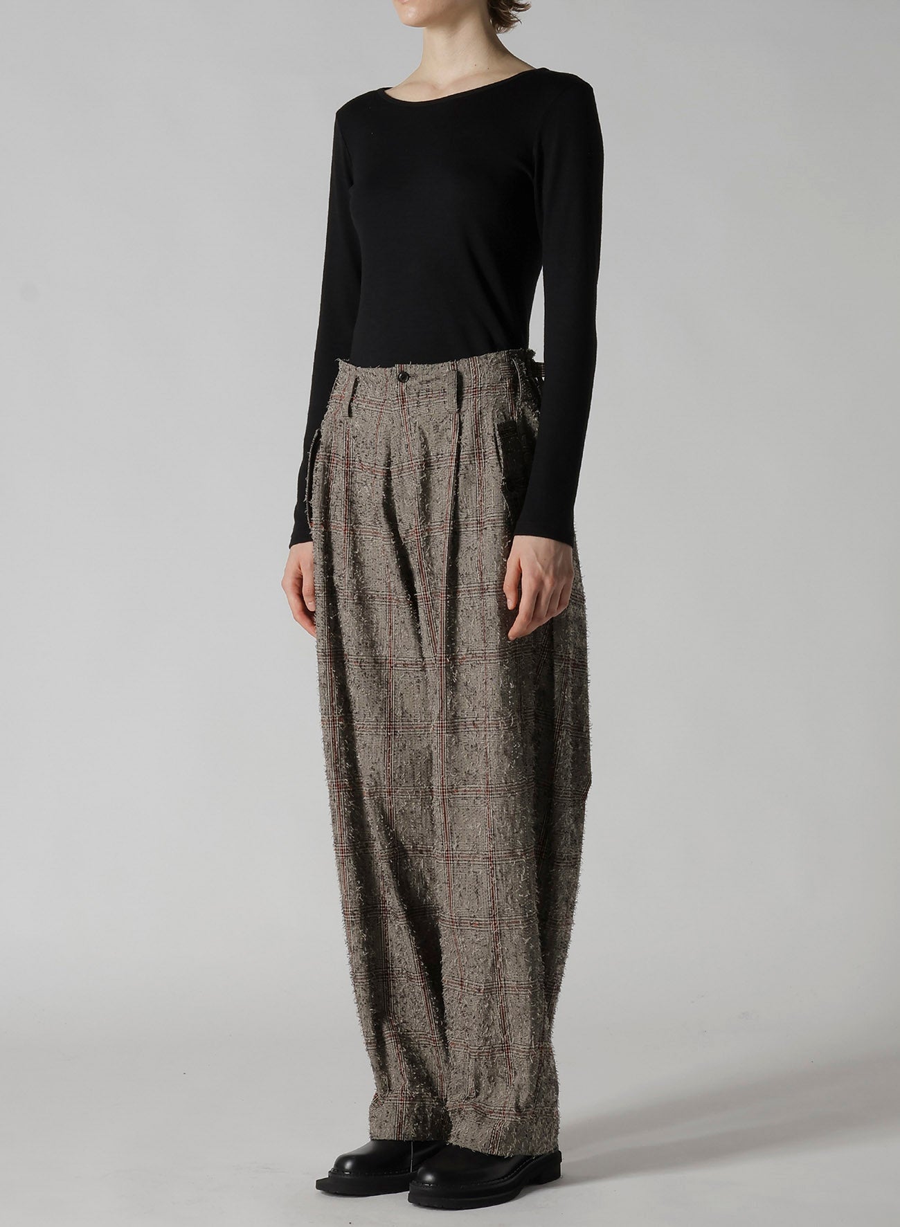 NEEDLE-PUNCHED DOUBLE TUCK WIDE PANTS