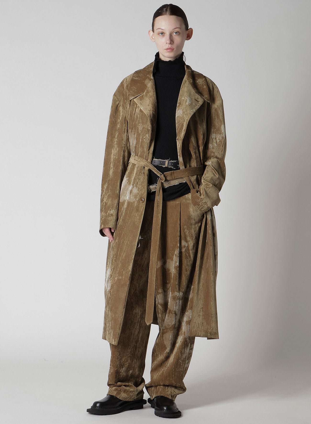 DISCHARGE-PRINTED VELVET PLEATED PANTS