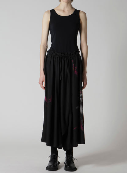 ANGEL-PRINT DUNGAREE TWILL GATHERED PANTS