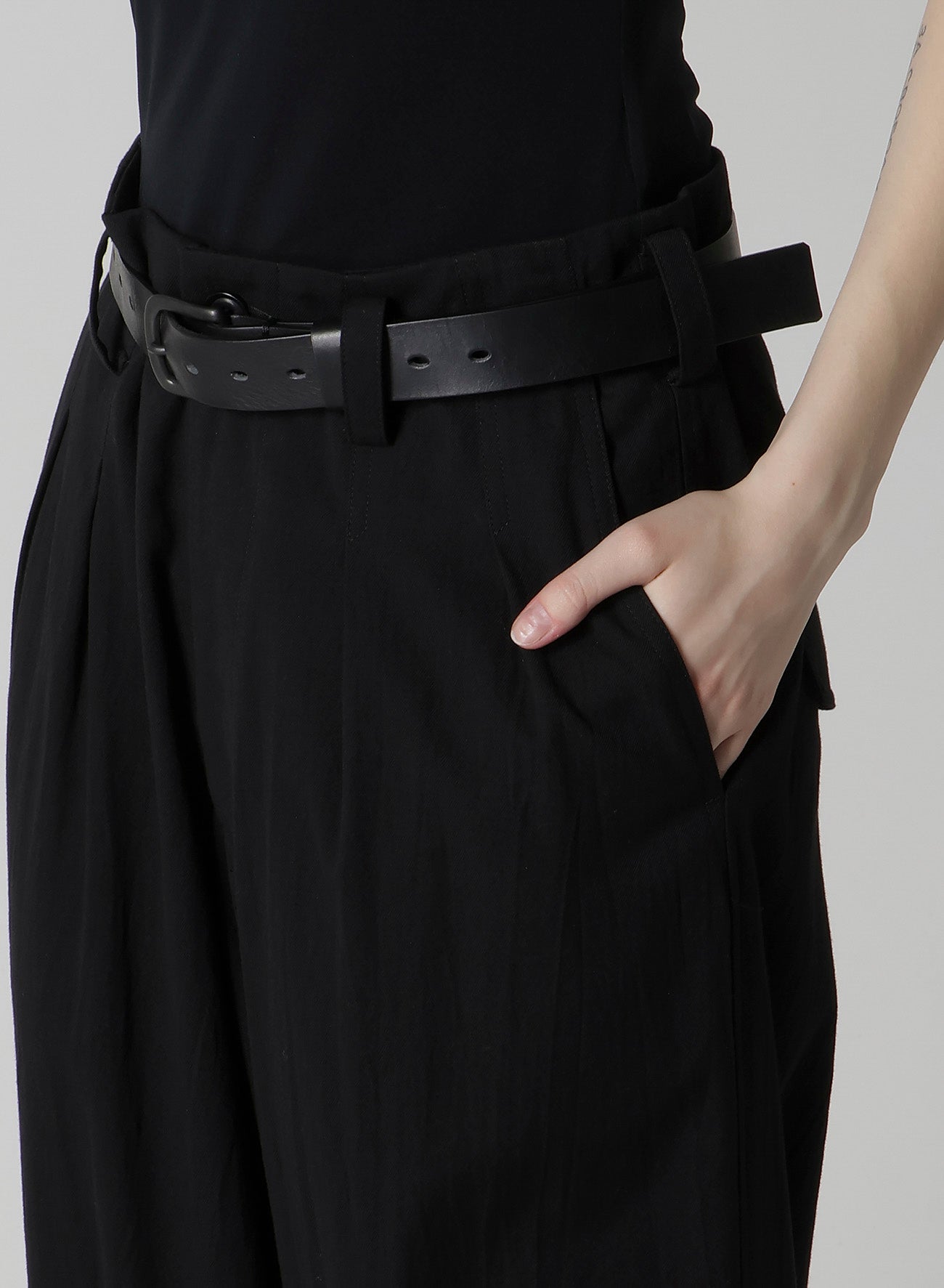 C/RY GABARDINE 2-TUCK SAROUEL PANTS