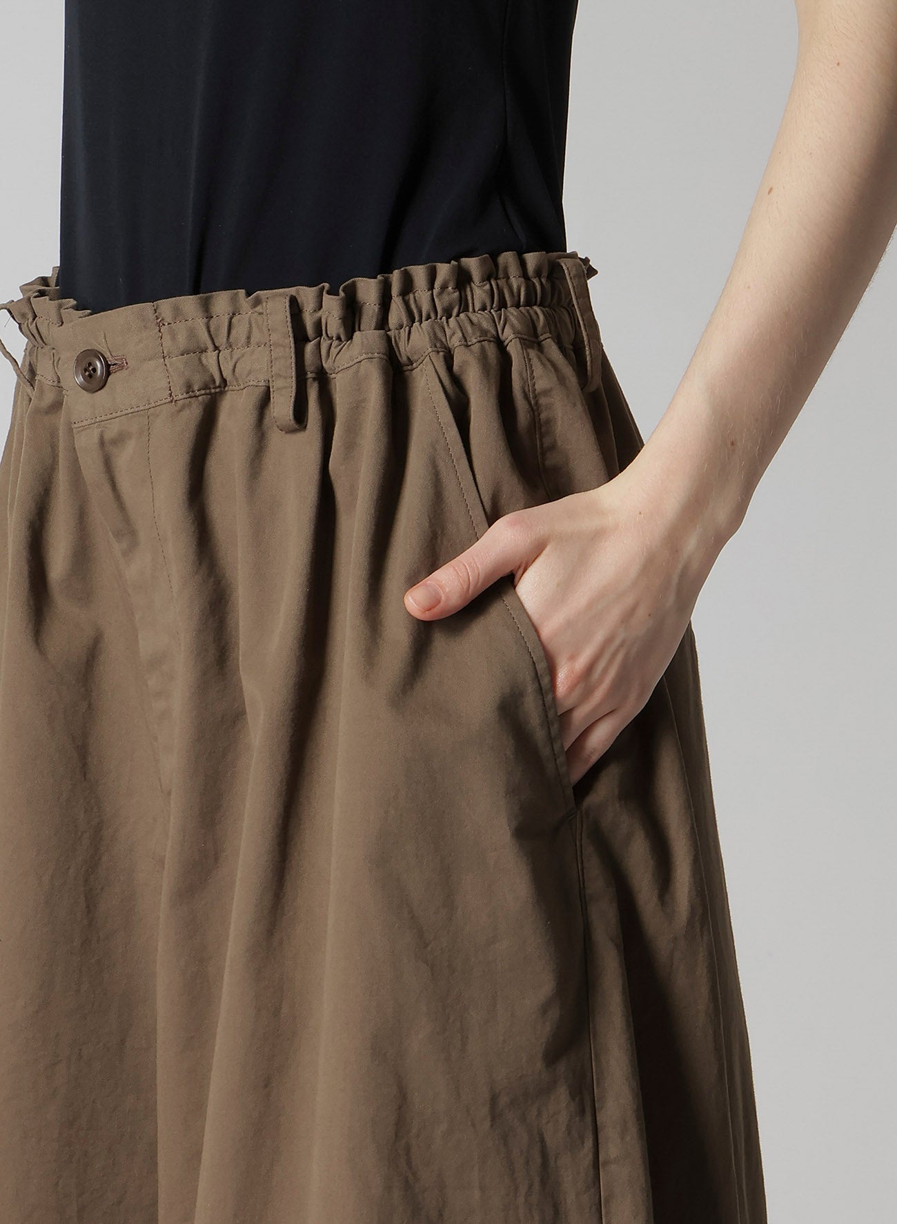 COTTON TWILL GARMENT DYE RIGHT SIDE DRAPE PANTS
