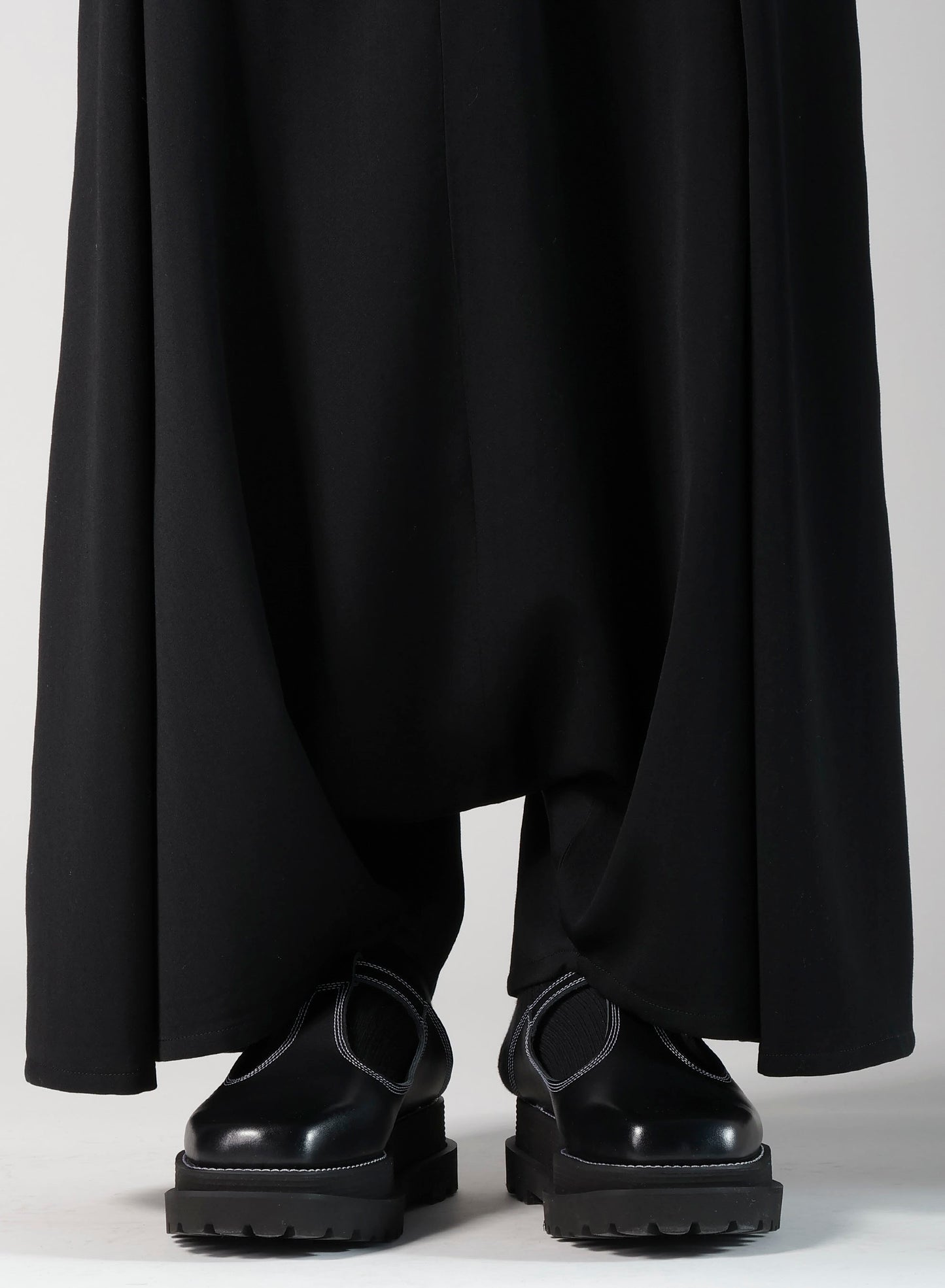 WOOL GABARDINE SAROUEL TUCKED PANTS