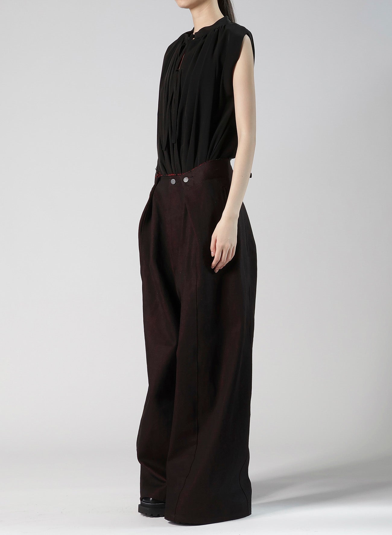 RED BACK SIDE DENIM SIDE TUCKED PANTS