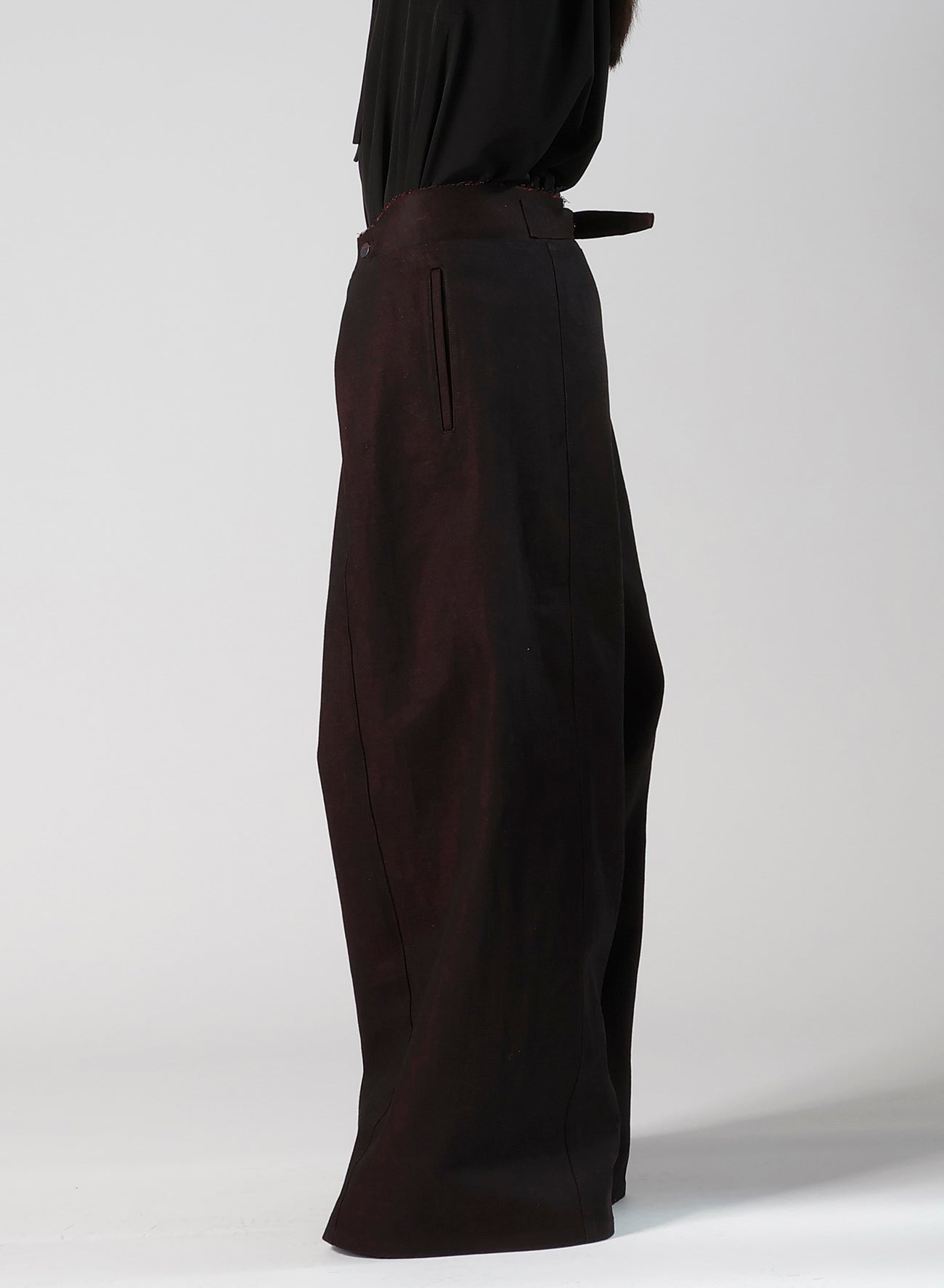 RED BACK SIDE DENIM SIDE TUCKED PANTS