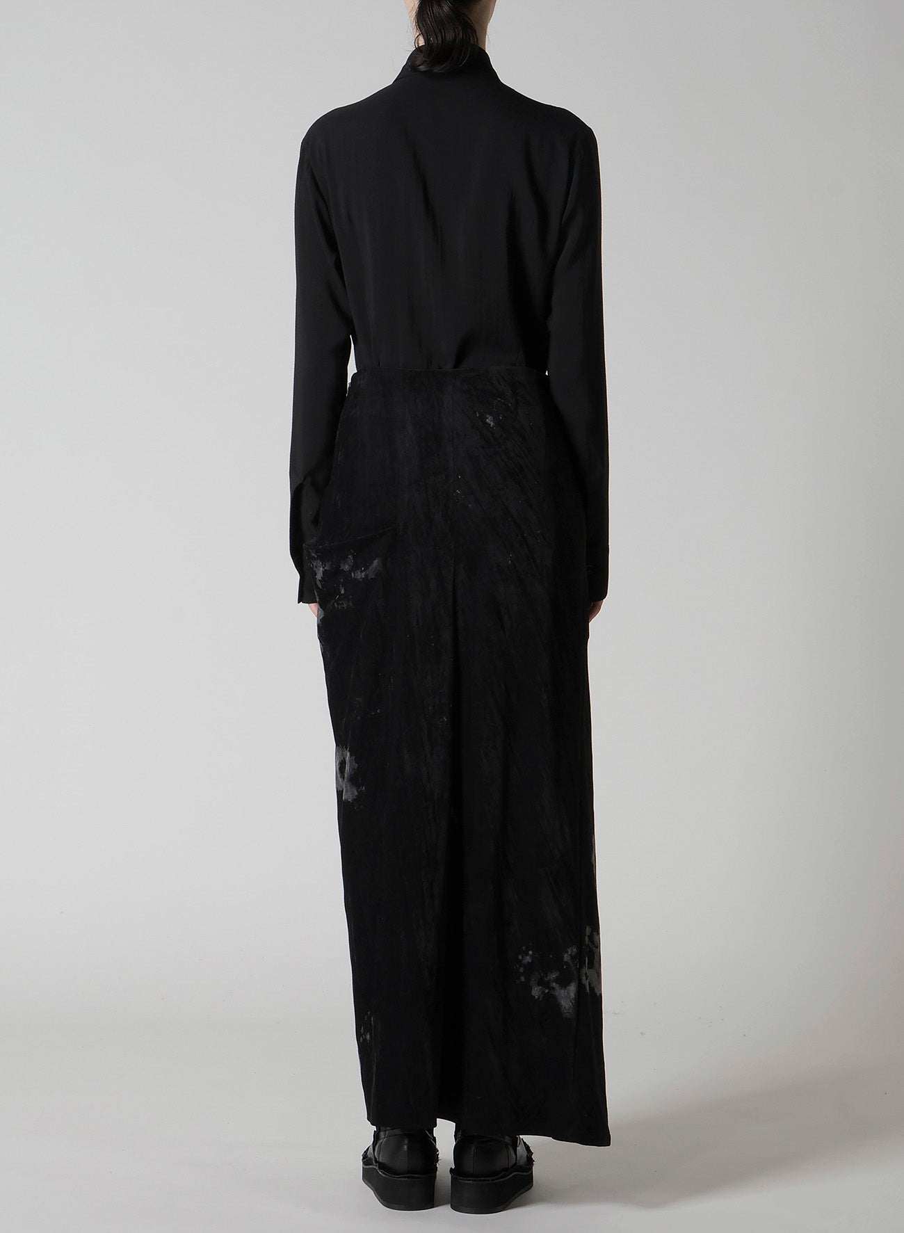 DISCHARGE-PRINTED VELVET SIDE DRAPE SKIRT