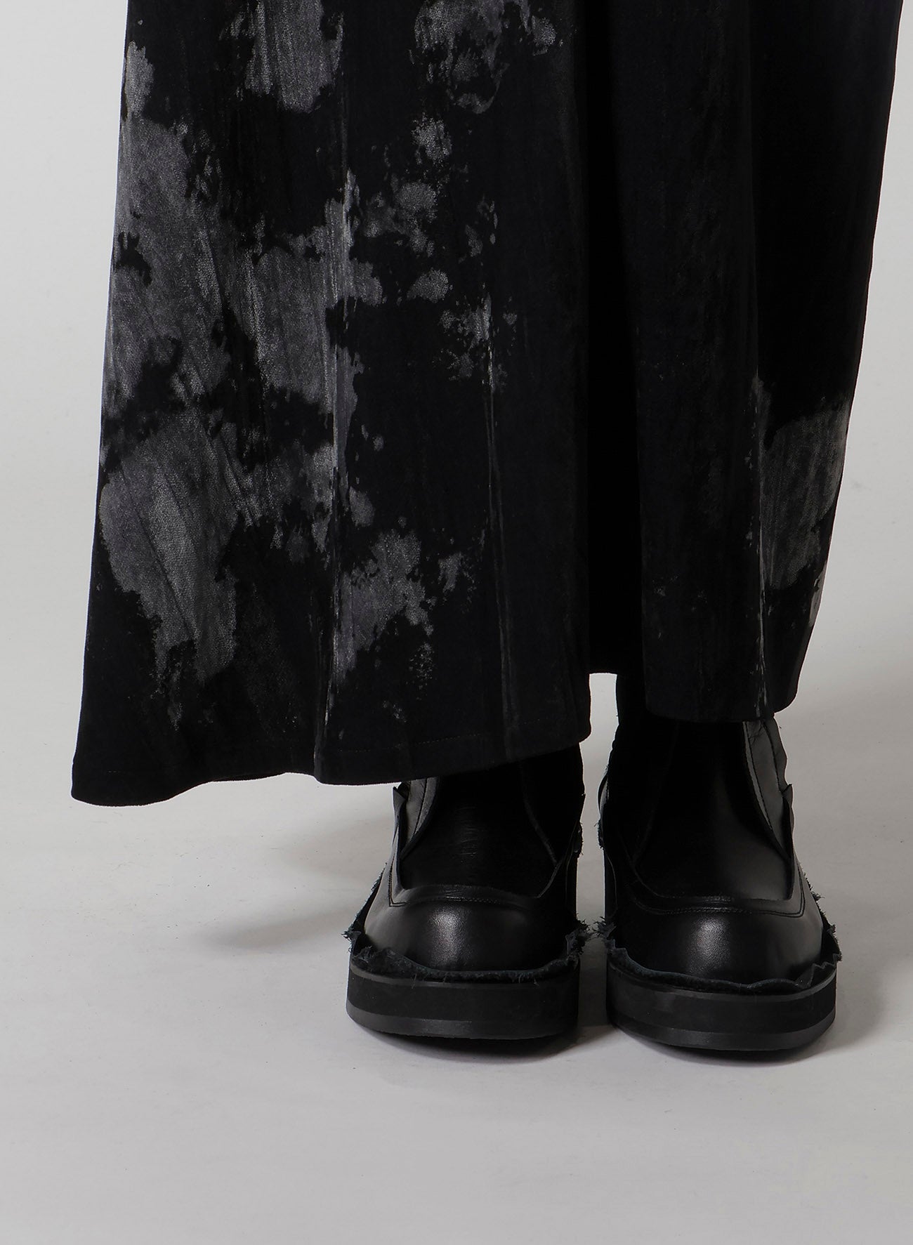 DISCHARGE-PRINTED VELVET SIDE DRAPE SKIRT