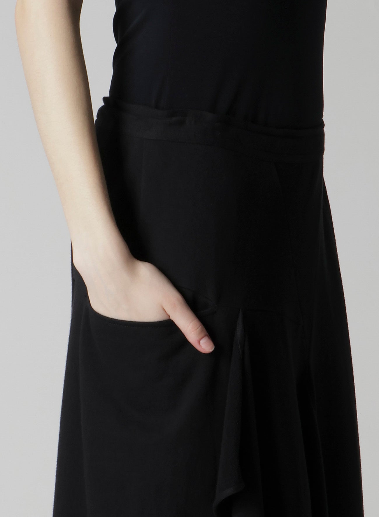 ASYMMETRIC COMBED FLEECE SKIRT