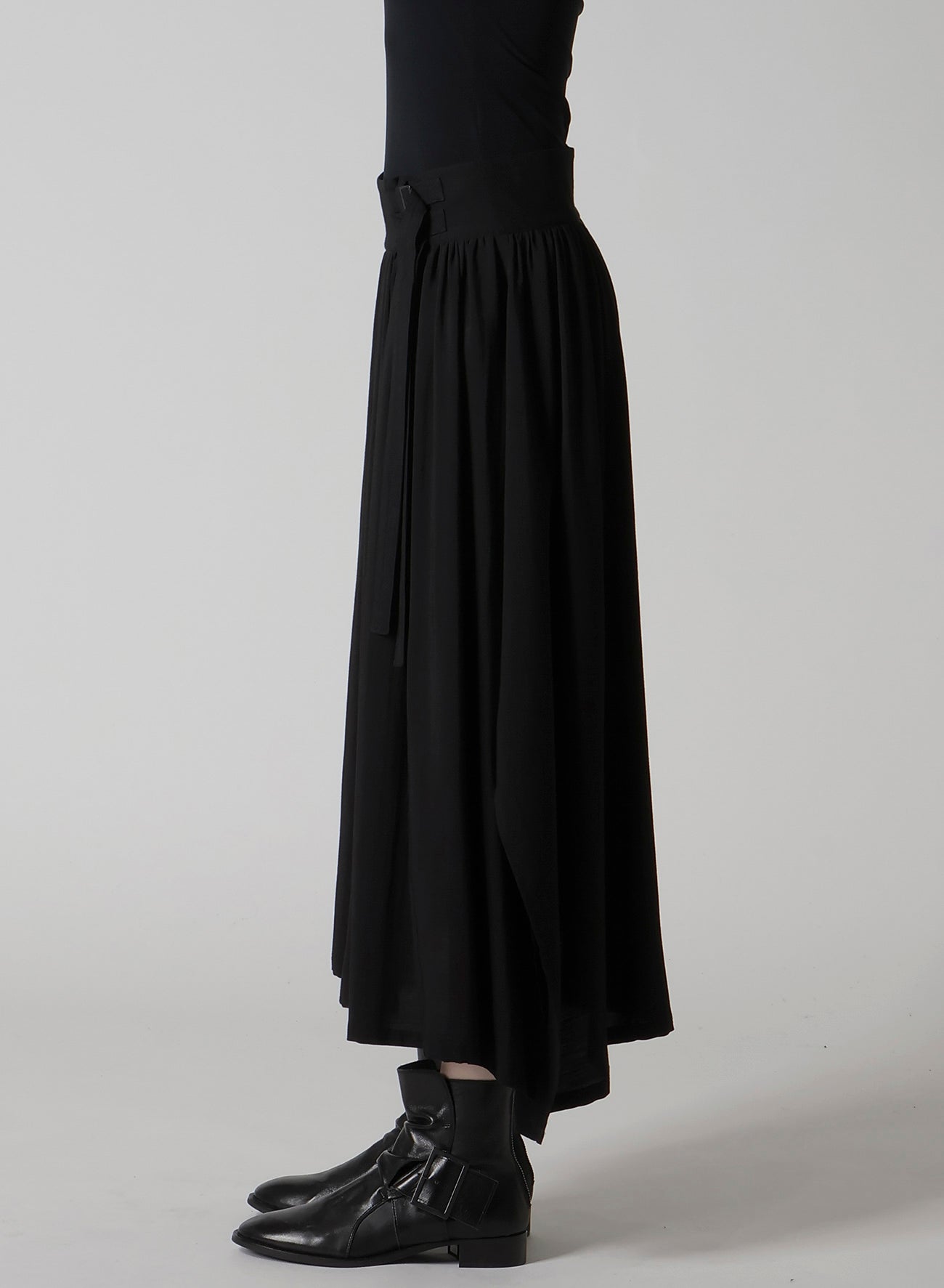 HARD-TWIST SERGE ASYMMTRIC GATHER SKIRT
