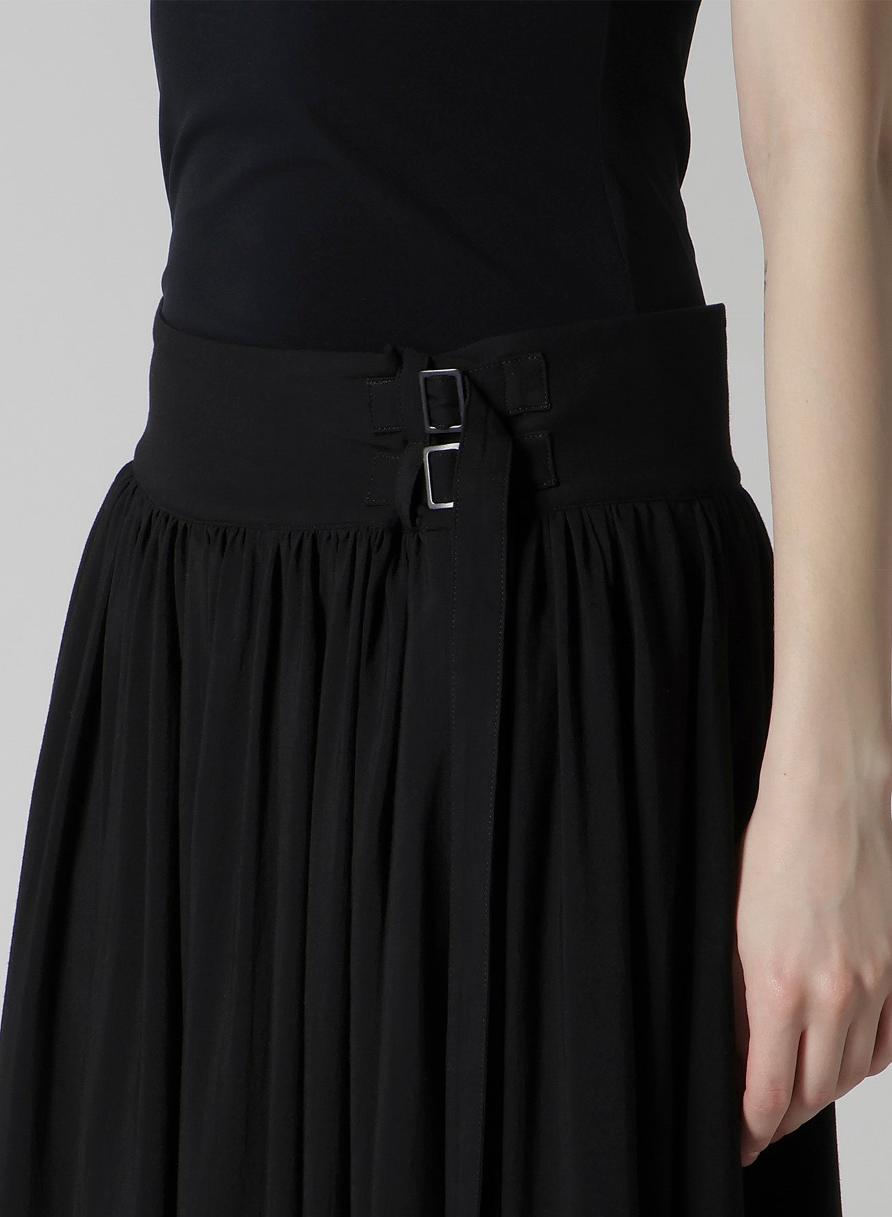 HARD-TWIST SERGE ASYMMTRIC GATHER SKIRT