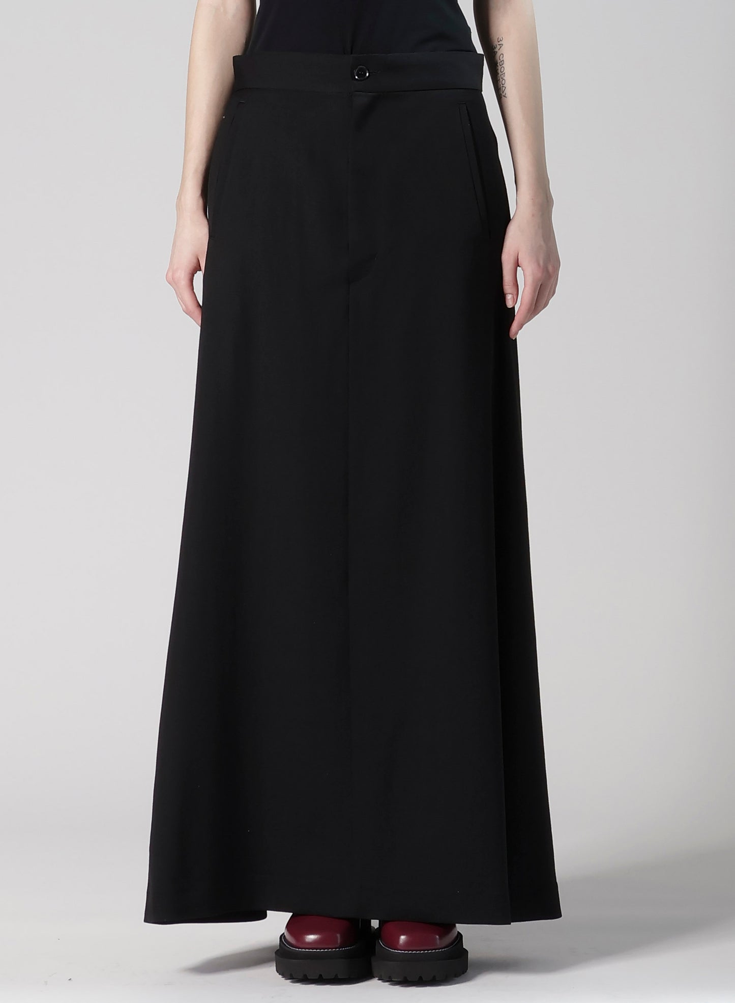WOOL GABARDINE LINE SKIRT