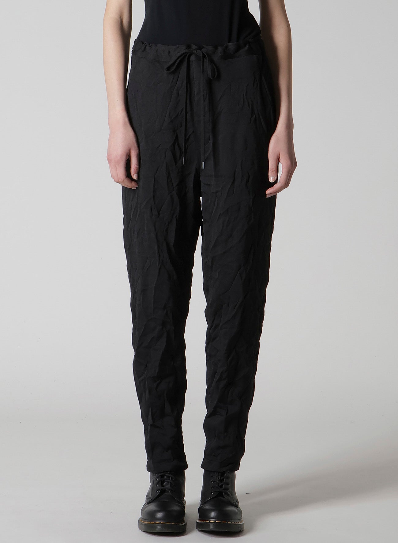 WRINKLE-EFFECT TAPERED PANTS