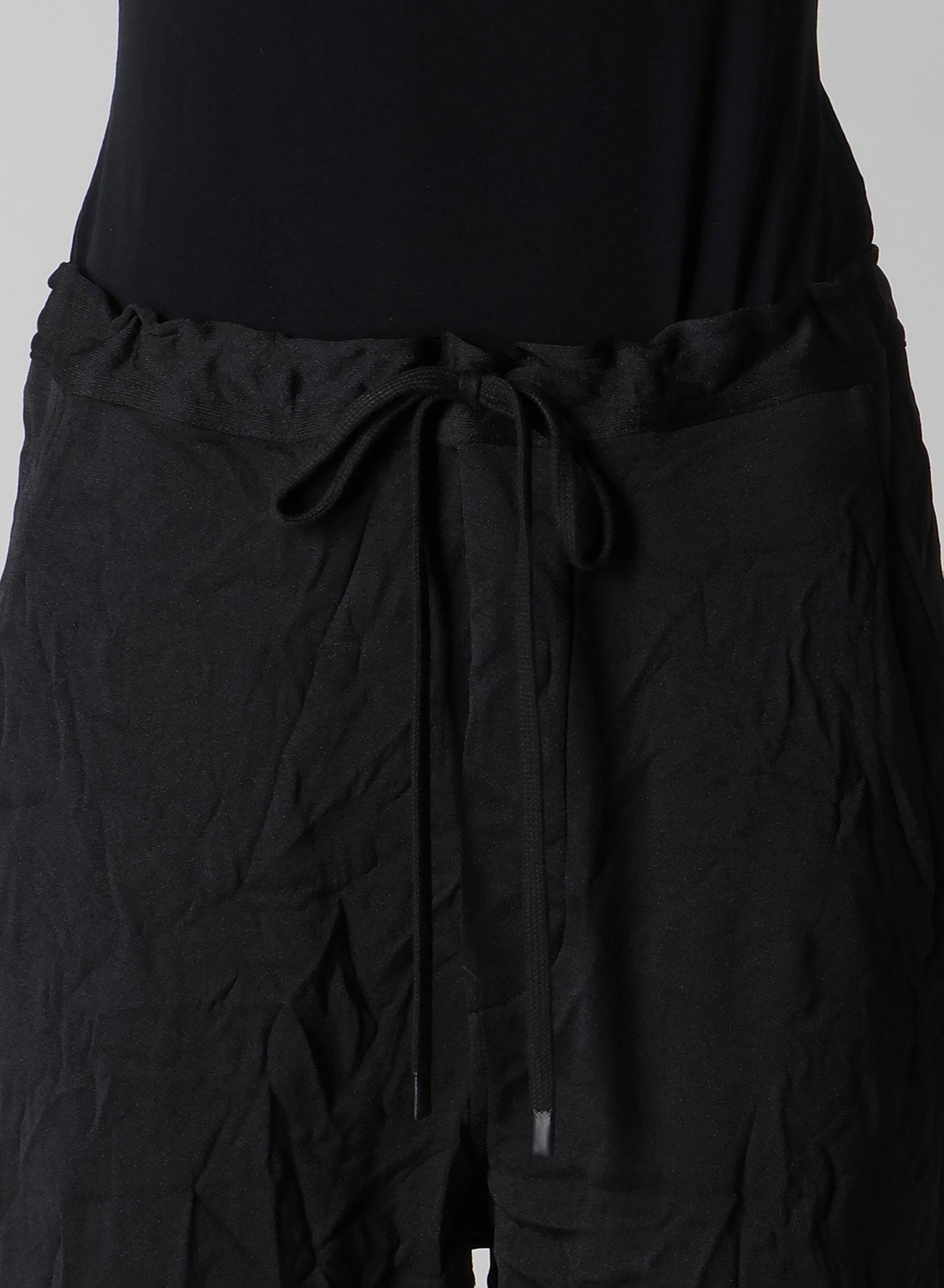 WRINKLE-EFFECT TAPERED PANTS