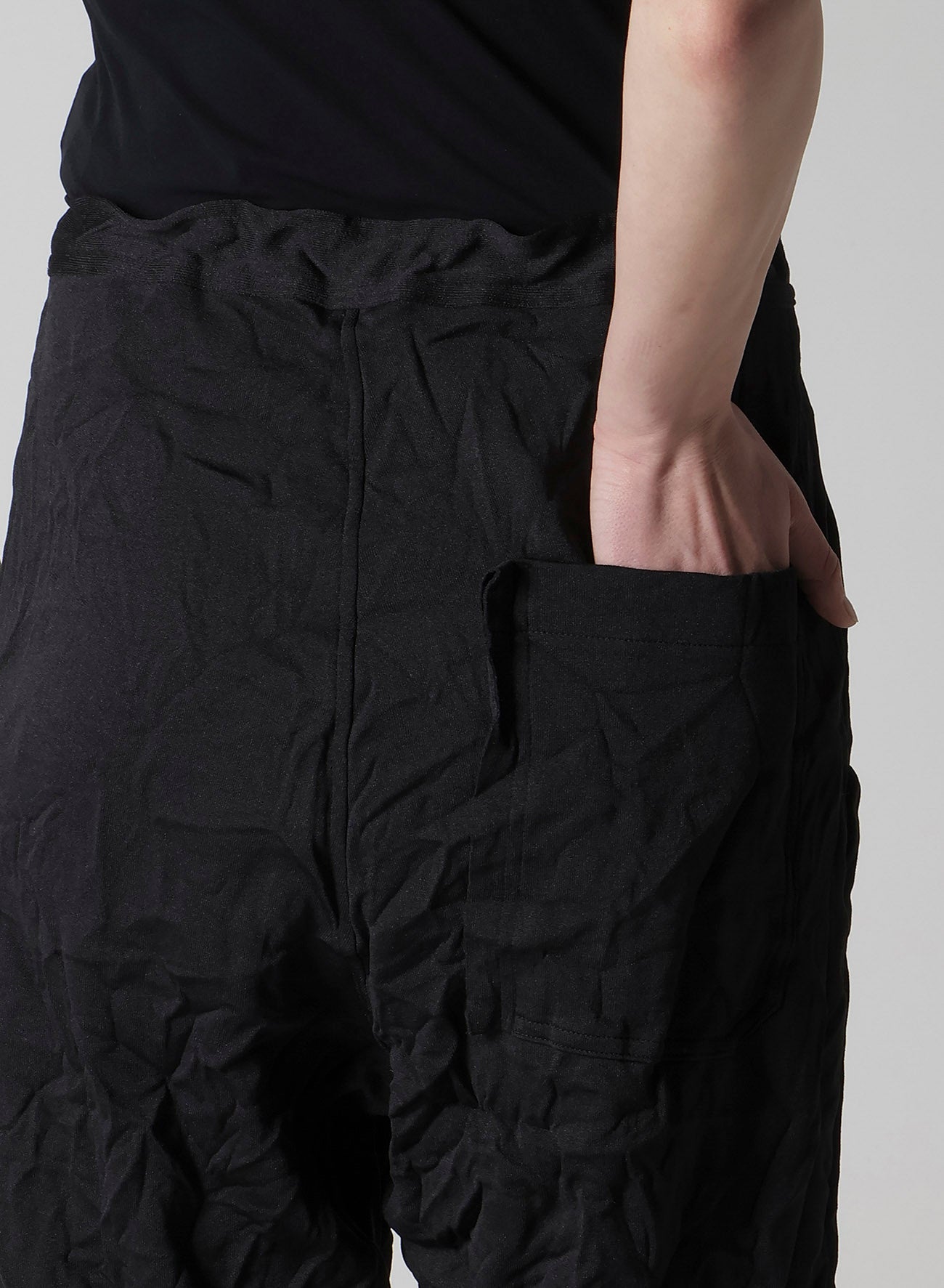 WRINKLE-EFFECT TAPERED PANTS