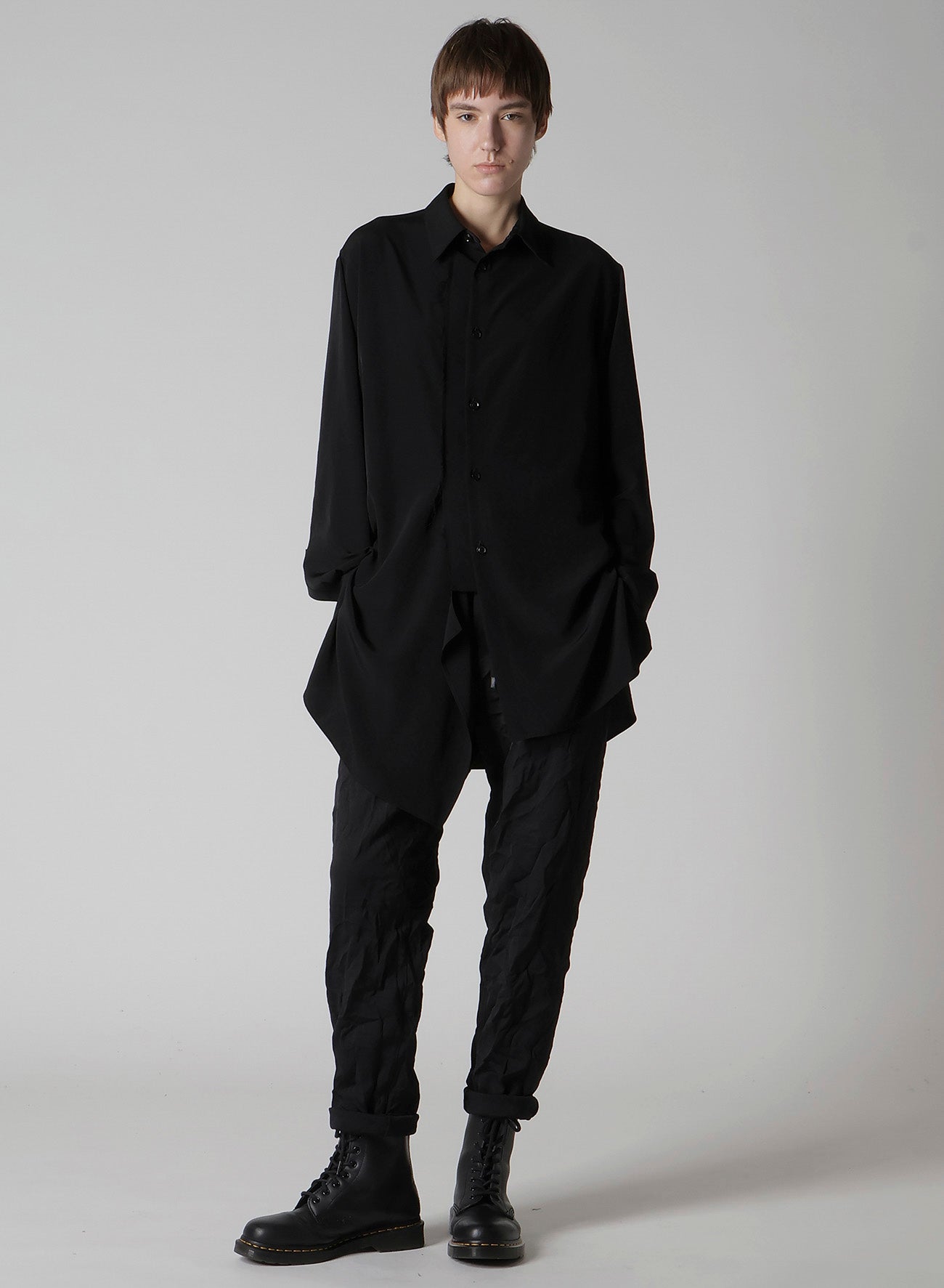 WRINKLE-EFFECT TAPERED PANTS