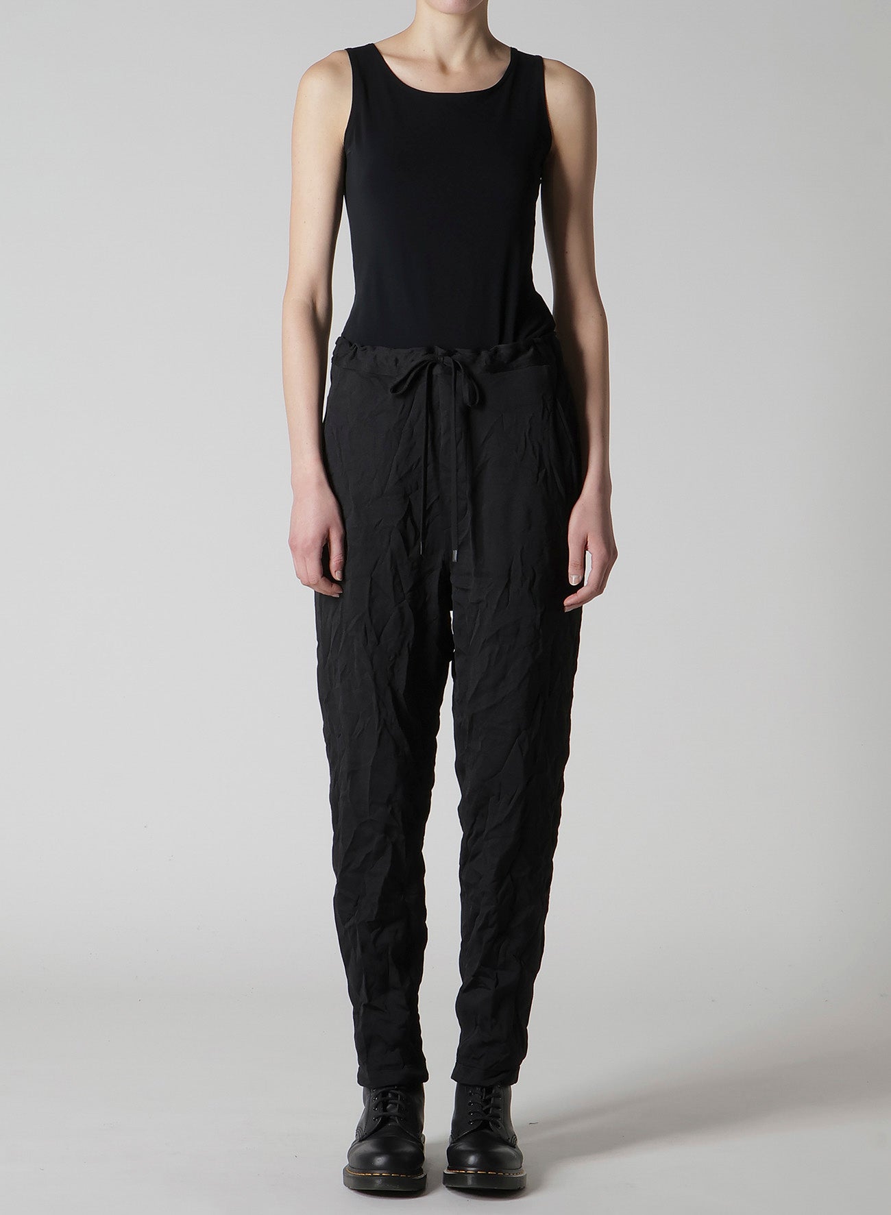 WRINKLE-EFFECT TAPERED PANTS