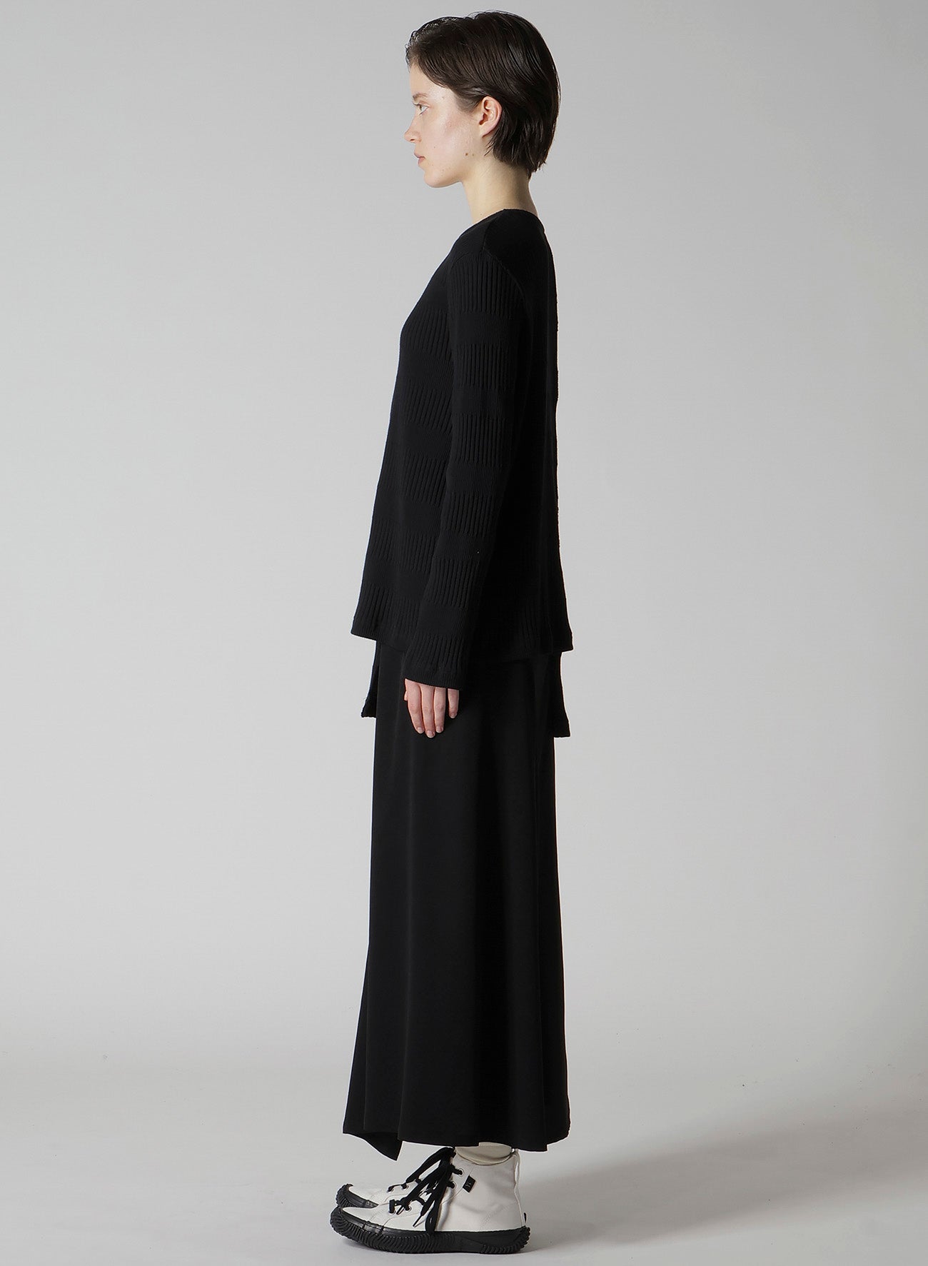RANDOM RIB STRIPE ROUND NECK ASYMMETERIC T