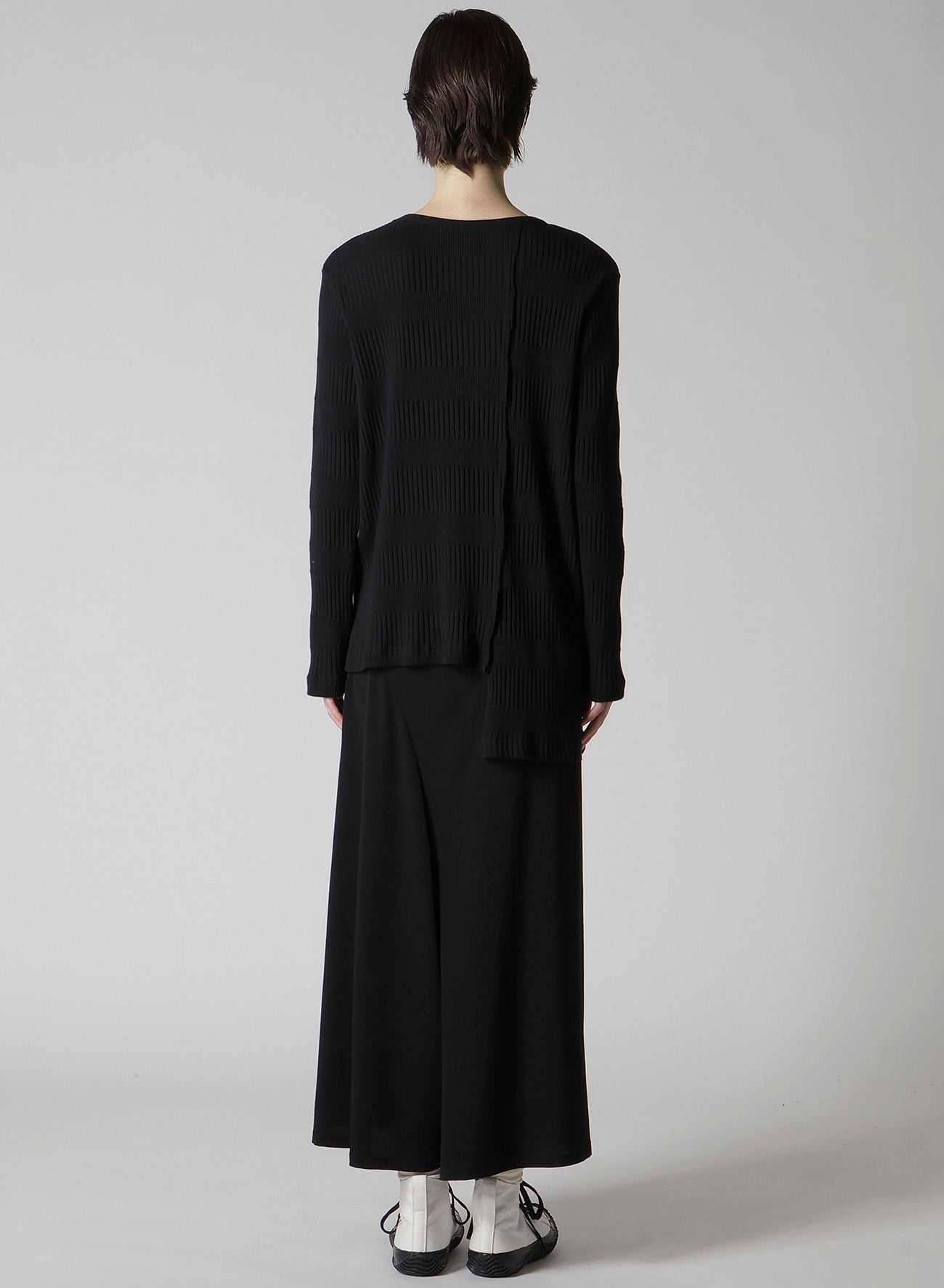 RANDOM RIB STRIPE ROUND NECK ASYMMETERIC T