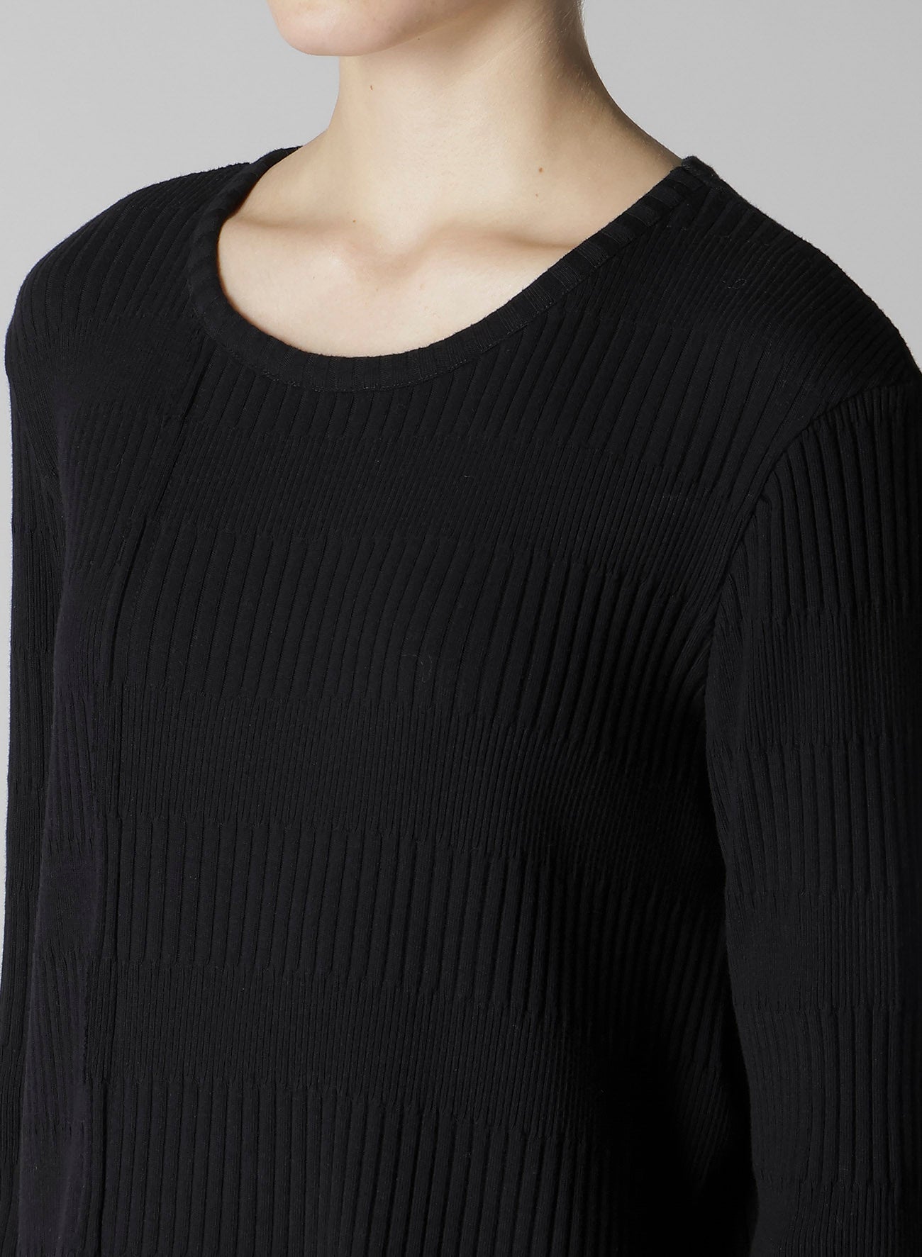 RANDOM RIB STRIPE ROUND NECK ASYMMETERIC T