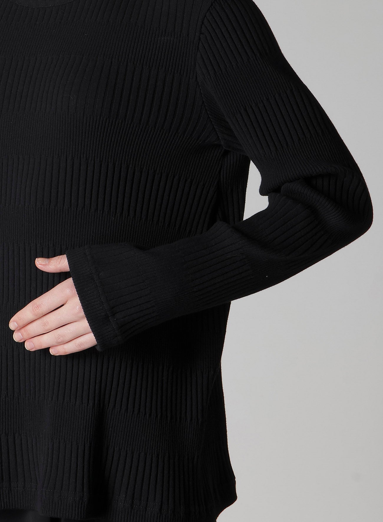 RANDOM RIB STRIPE ROUND NECK ASYMMETERIC T