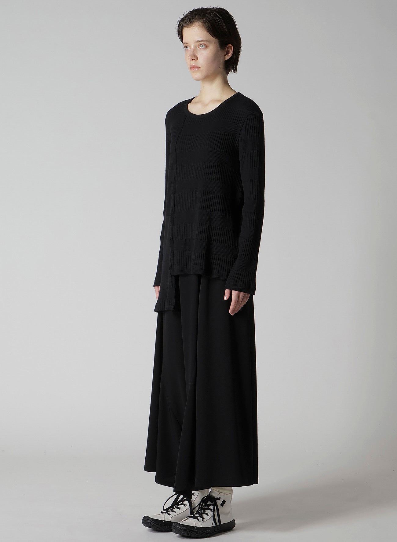 RANDOM RIB STRIPE ROUND NECK ASYMMETERIC T