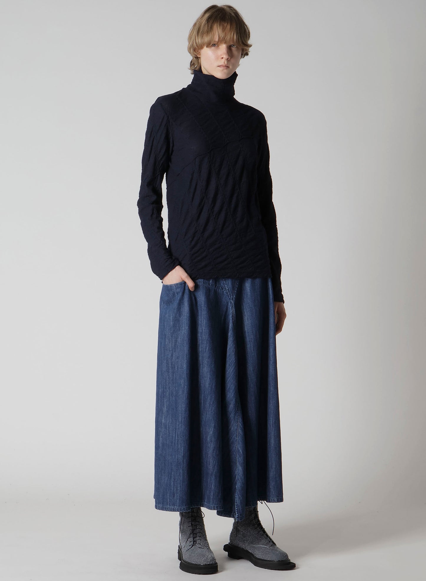 TUCKED DIAGONAL CABLE JQ HIGH NECK LONG T