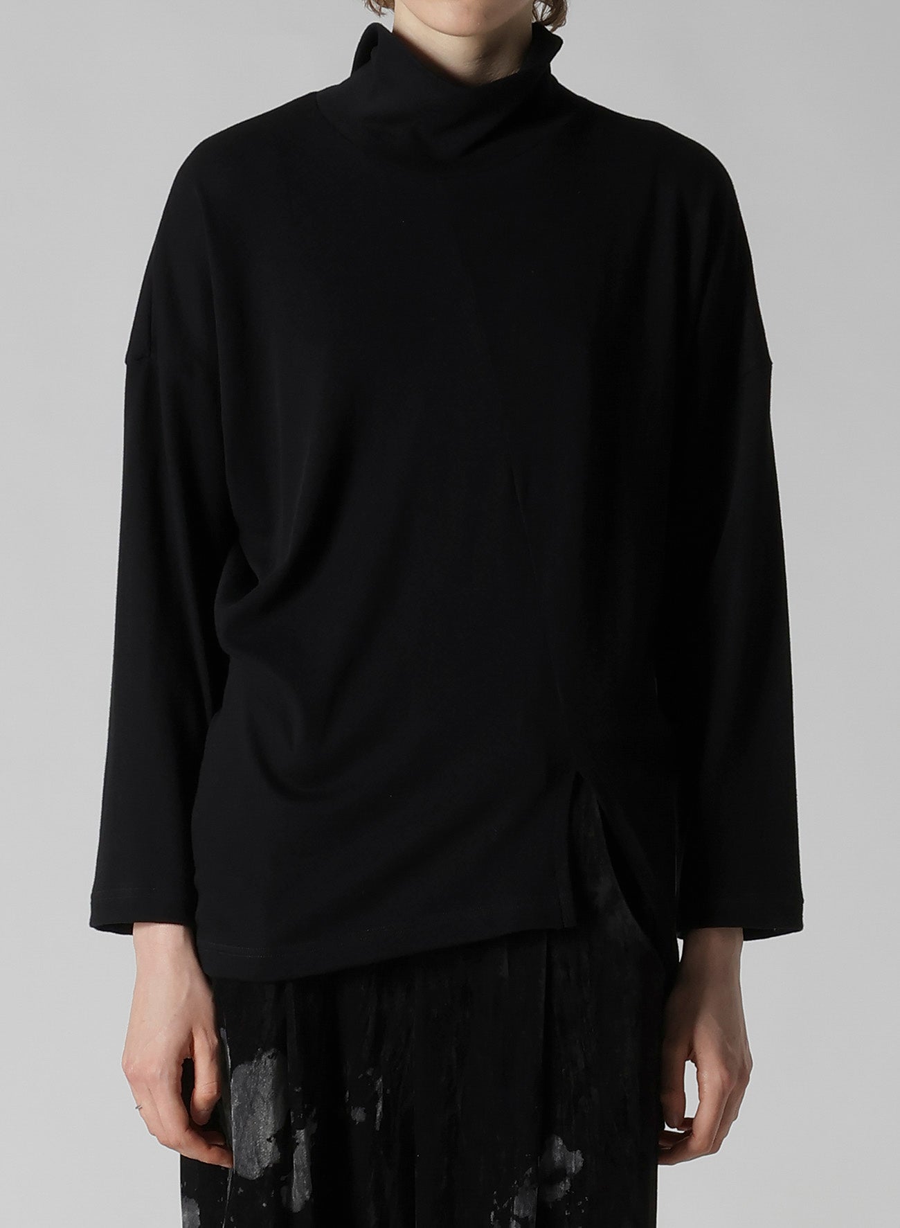 SOFT GAUZE JERSEY ASYMMETRIC HI-NECK PULLOVER