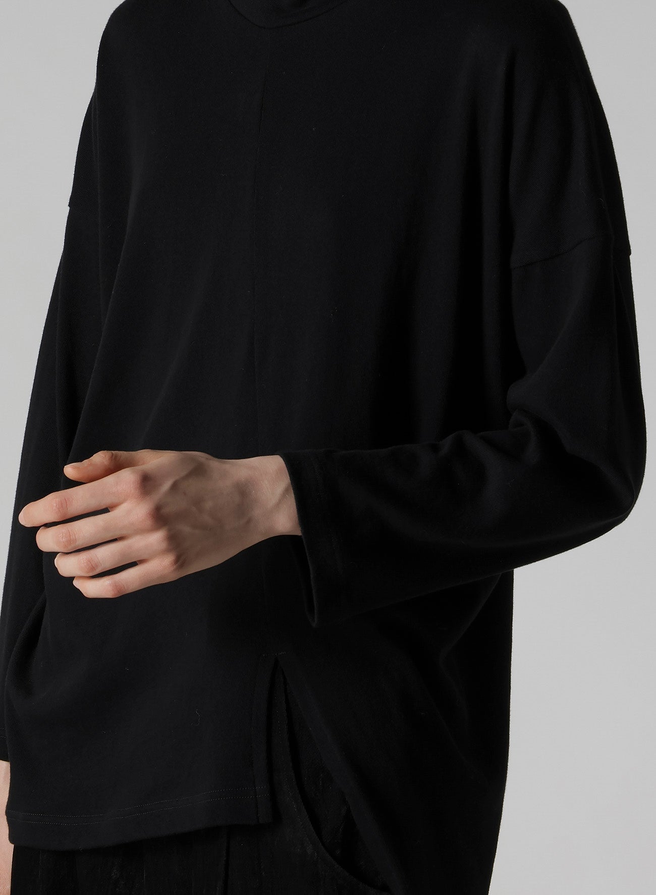 SOFT GAUZE JERSEY ASYMMETRIC HI-NECK PULLOVER