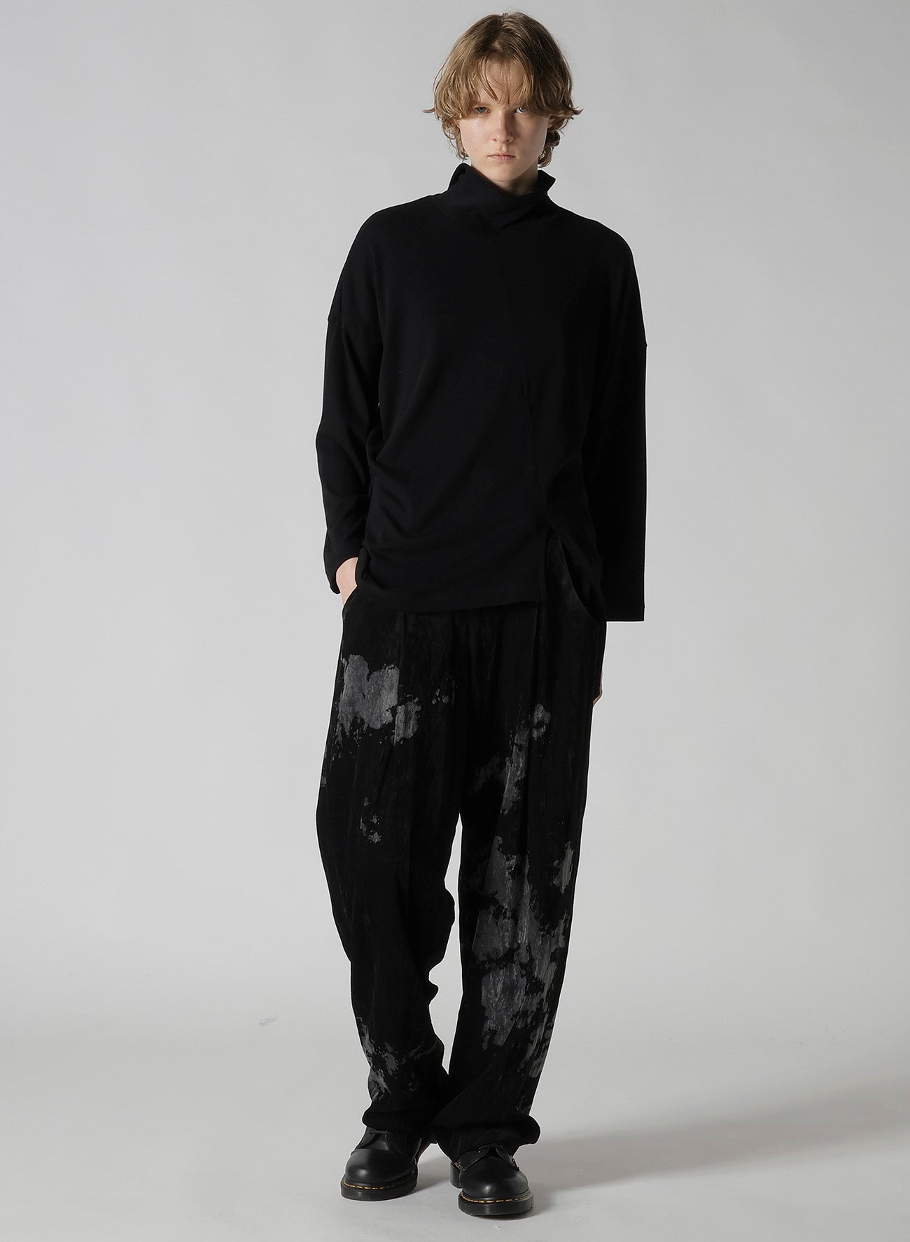 SOFT GAUZE JERSEY ASYMMETRIC HI-NECK PULLOVER