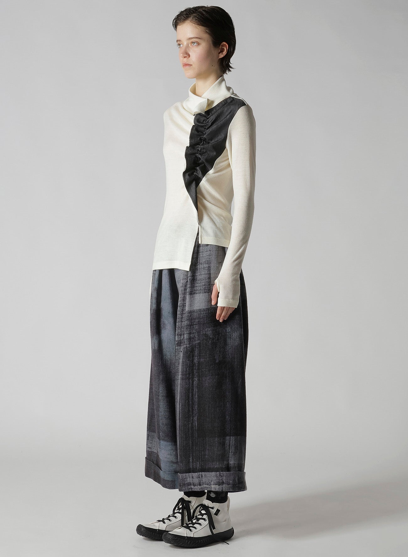 RIB/DENIM COMBINATION HIGH NECK T WITH GATHERS