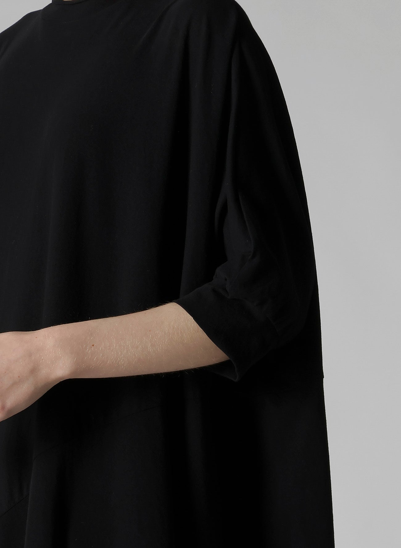 HARD-TWISTED JERSEY ASYMMETRIC DOLMAN T