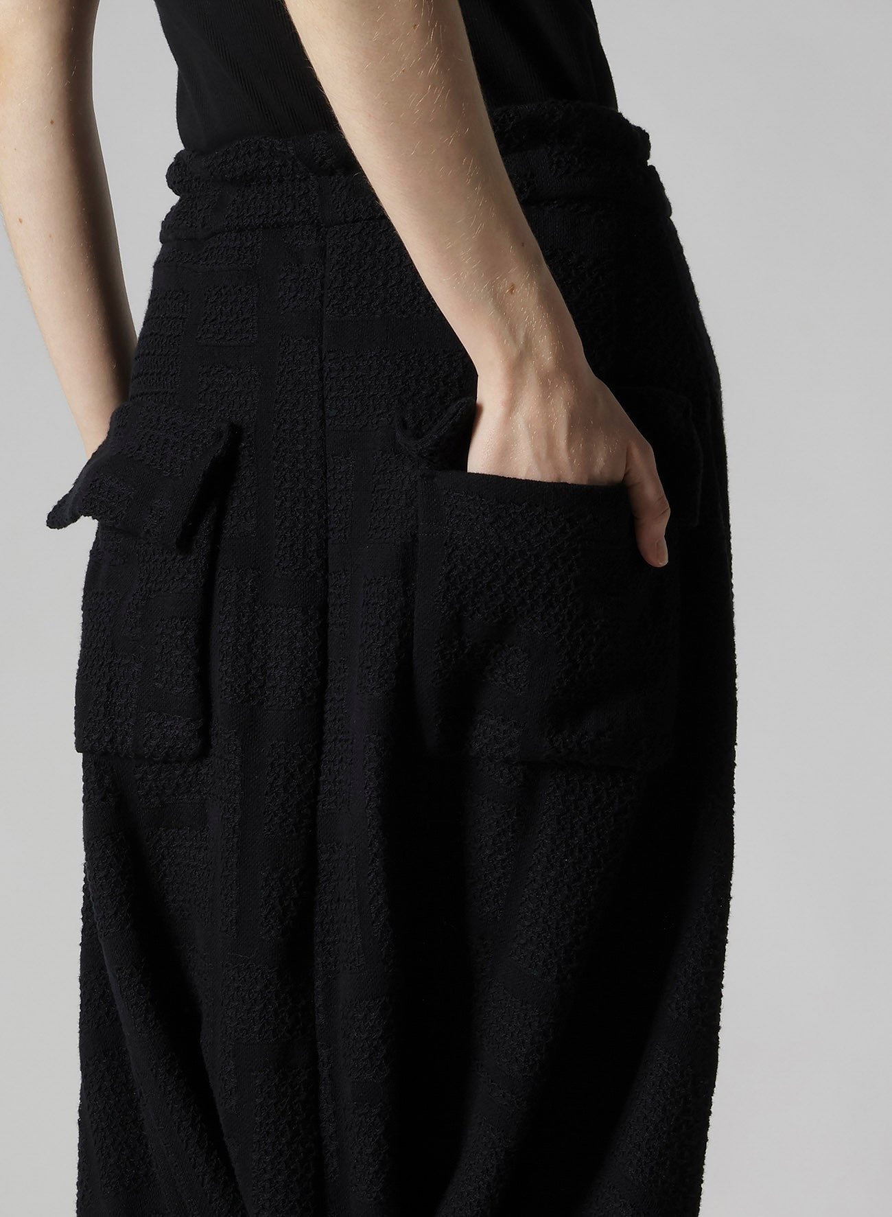 GEOMETRIC SHEER JQ POCKET SAROUEL PANTS