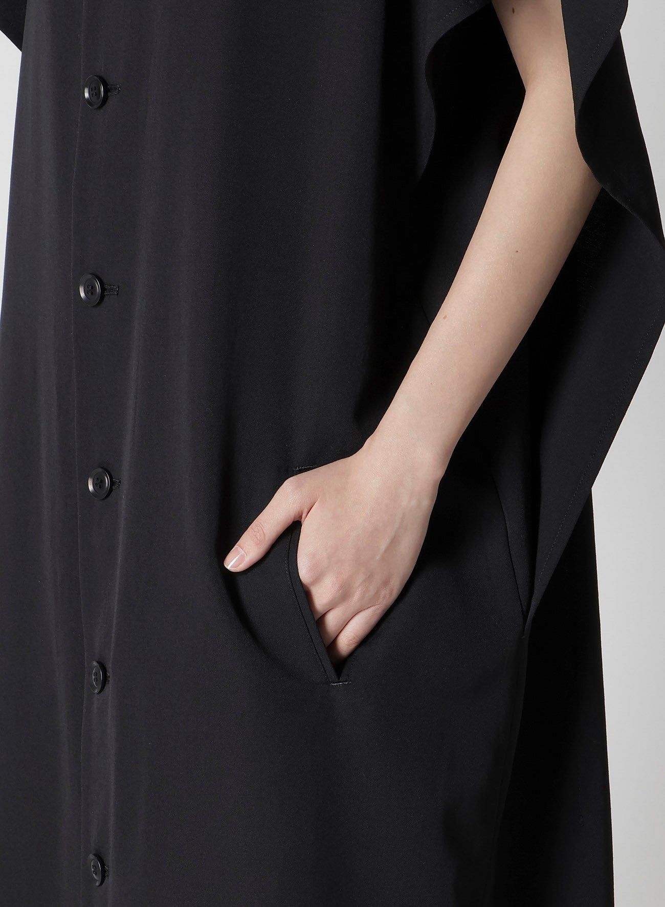 WOOL GABARDINE FLARE SLEEVE FRONT OPEN DRESS