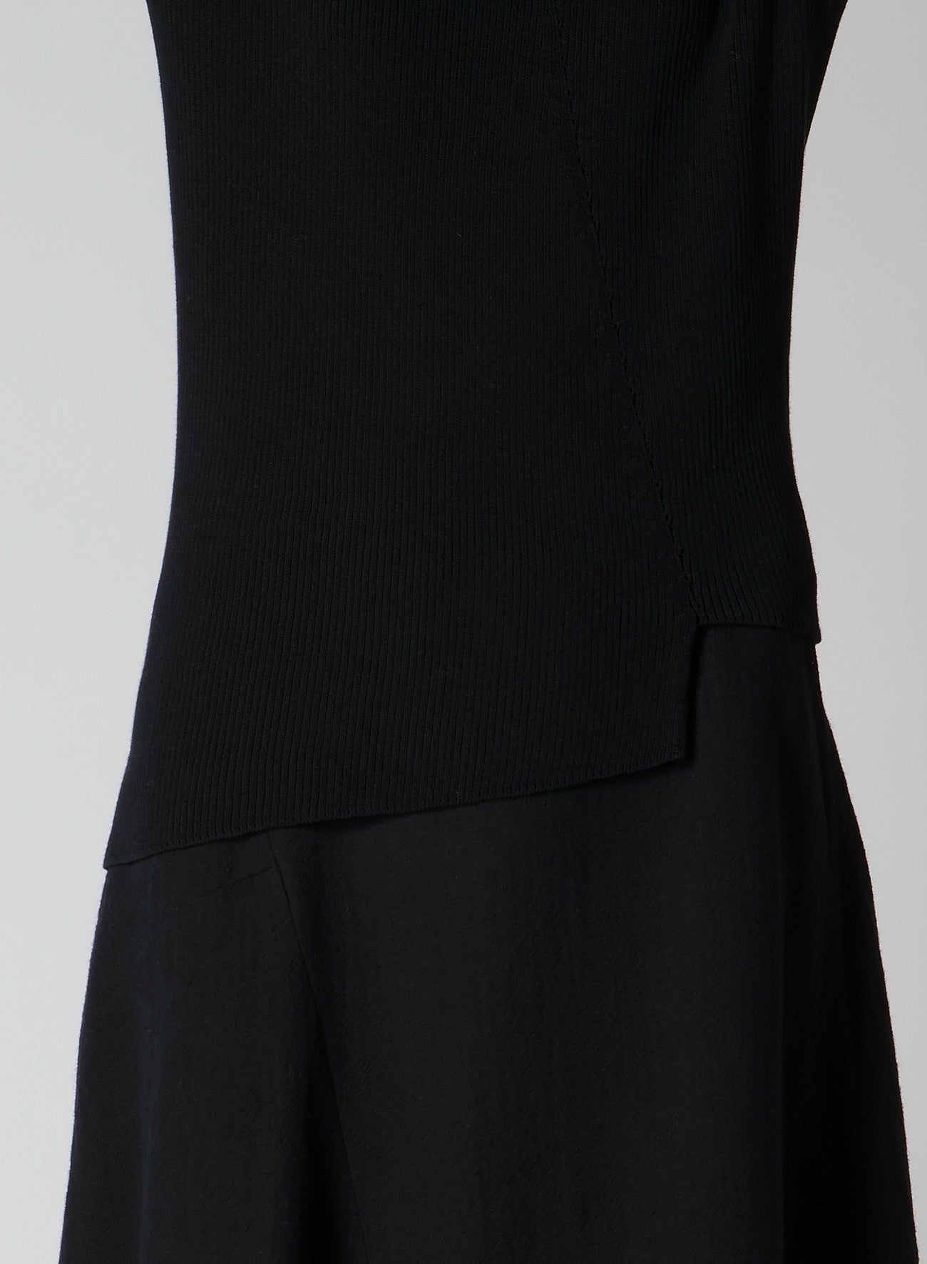 COTTON RIB TWISTED HIGH-NECK PULLOVER